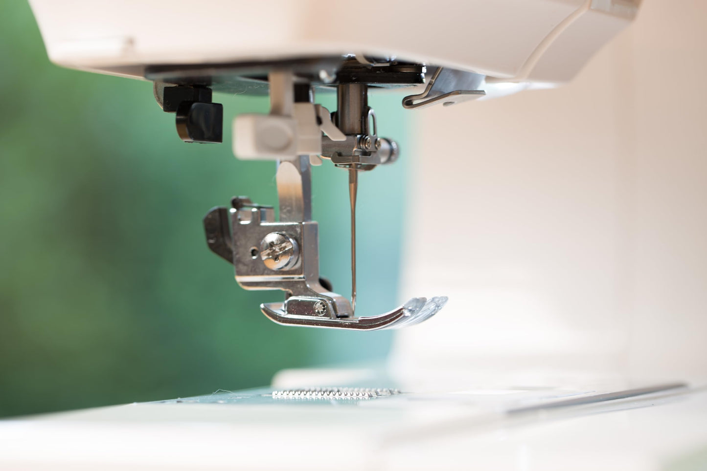 Elna eXperience 530 Stylish Computerized Sewing Machine with 30 Stitches, Smart Function Buttons, Quick Stitch Selections, and Swiss Design