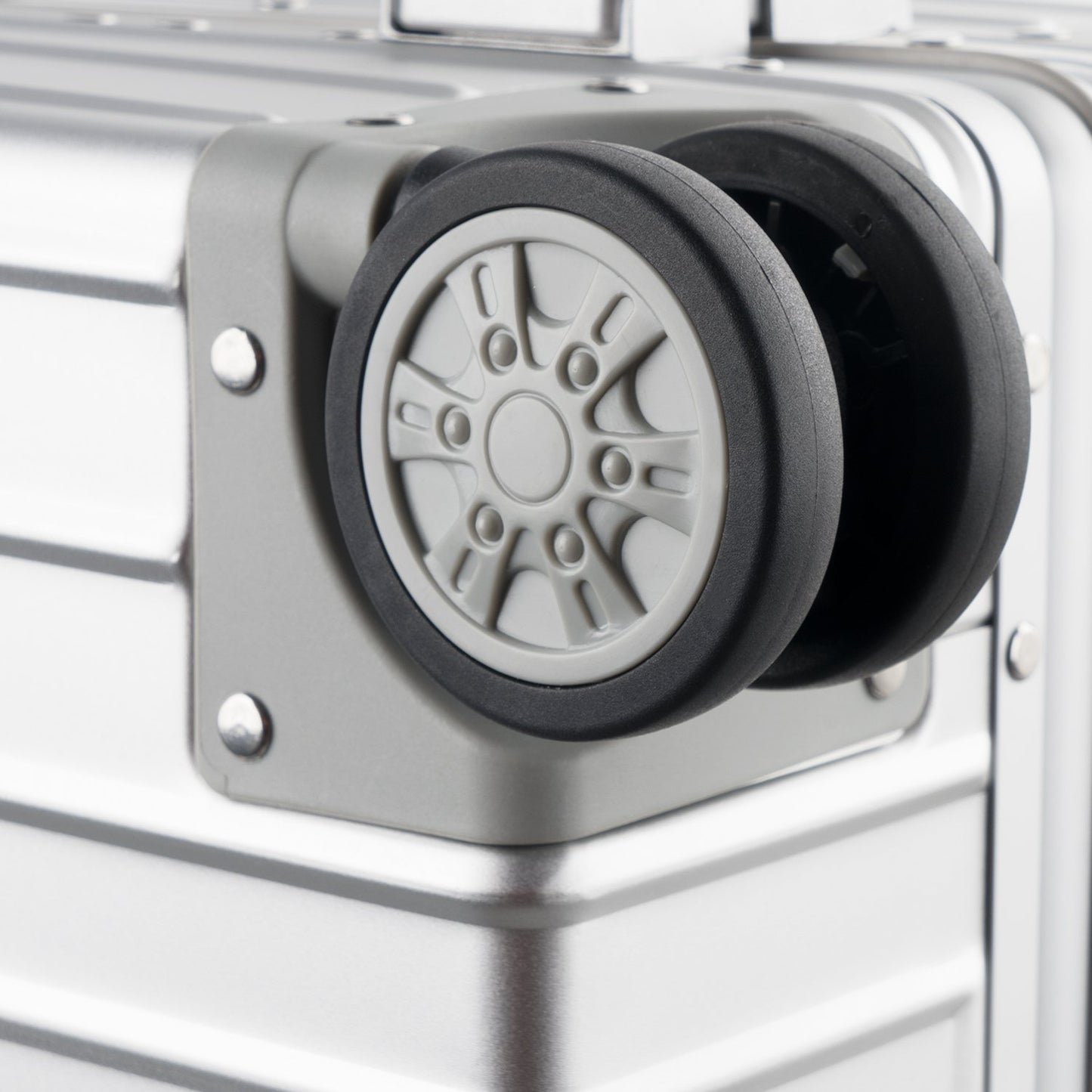 TRAVELKING All Aluminum Carry On Luggage Zipperless Hard Shell Luggage Case with TSA Lock Spinner Alloy Metal Suitcase (Silver, 20")