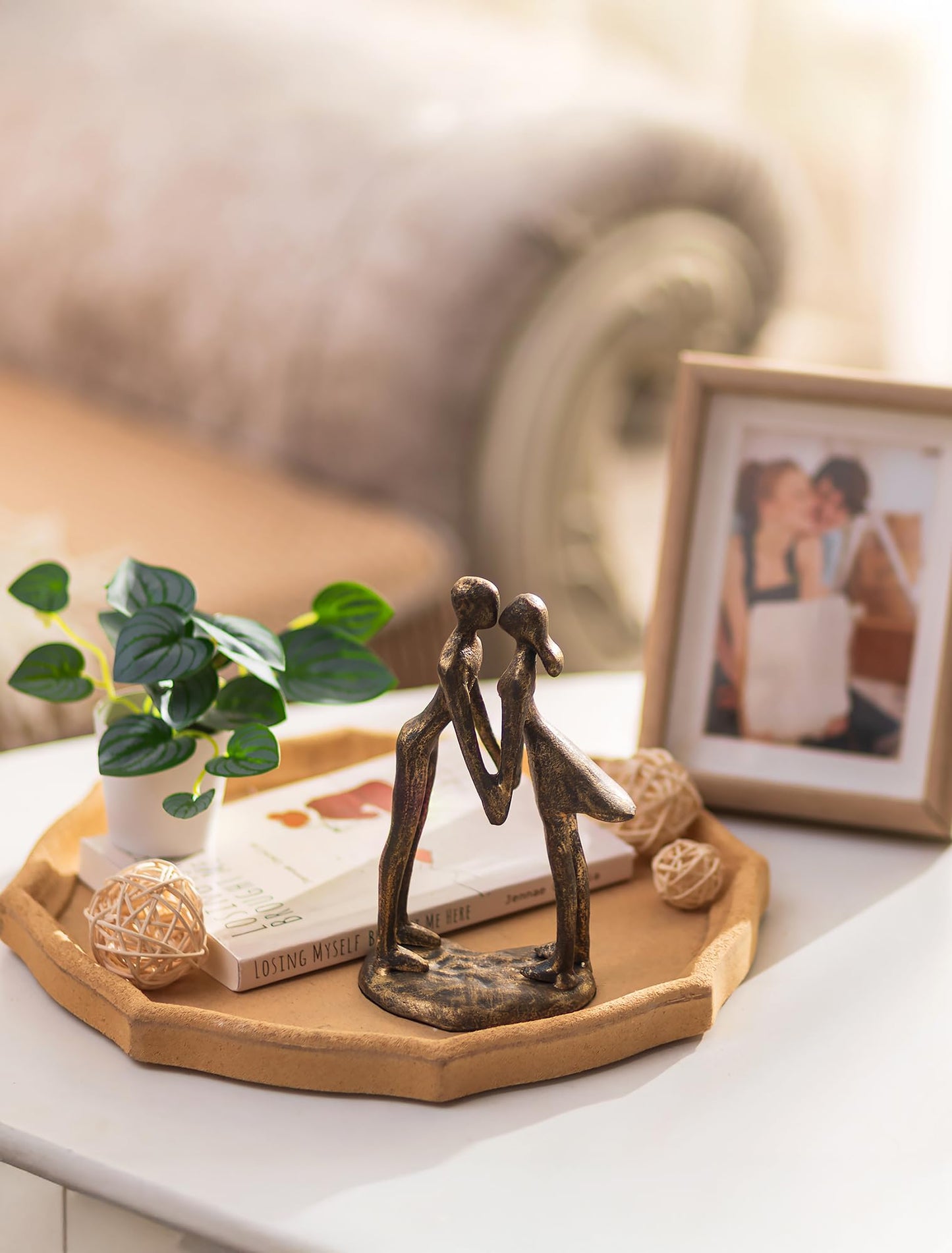 Sziqiqi 8th Anniversary Couple Gifts: 8 Year Anniversary Wedding Gifts for Him Her - 8th Wedding Gift for Husband Wife - Gift for Christmas Birthday Valentines Day Kissing Couple Figurines