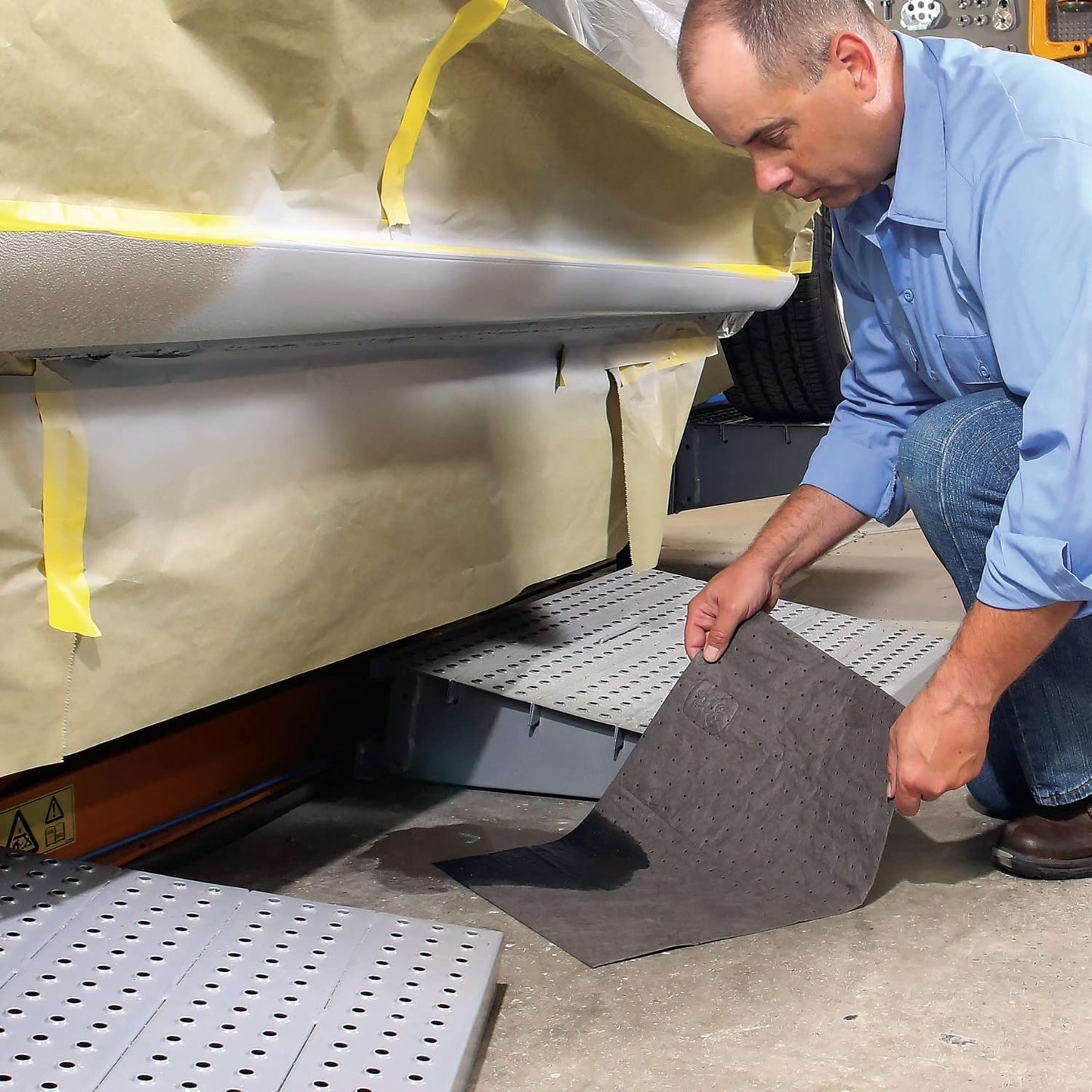 PIG Mat | Oil Absorbent Mat | 15" W x 20" L | Lightweight Pads | Absorbs Up to 14 oz per pad | 200 | MAT135