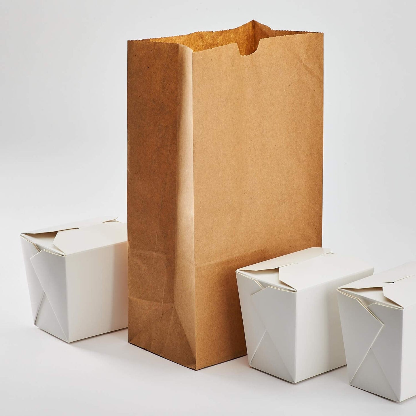Karat 4lb Paper Lunch Bags - Kraft, 2,000 Count - Versatile Paper Bags for Small Business, Snacks, Popcorns or Party Favor - Sturdy, Self-Standing, Reusable