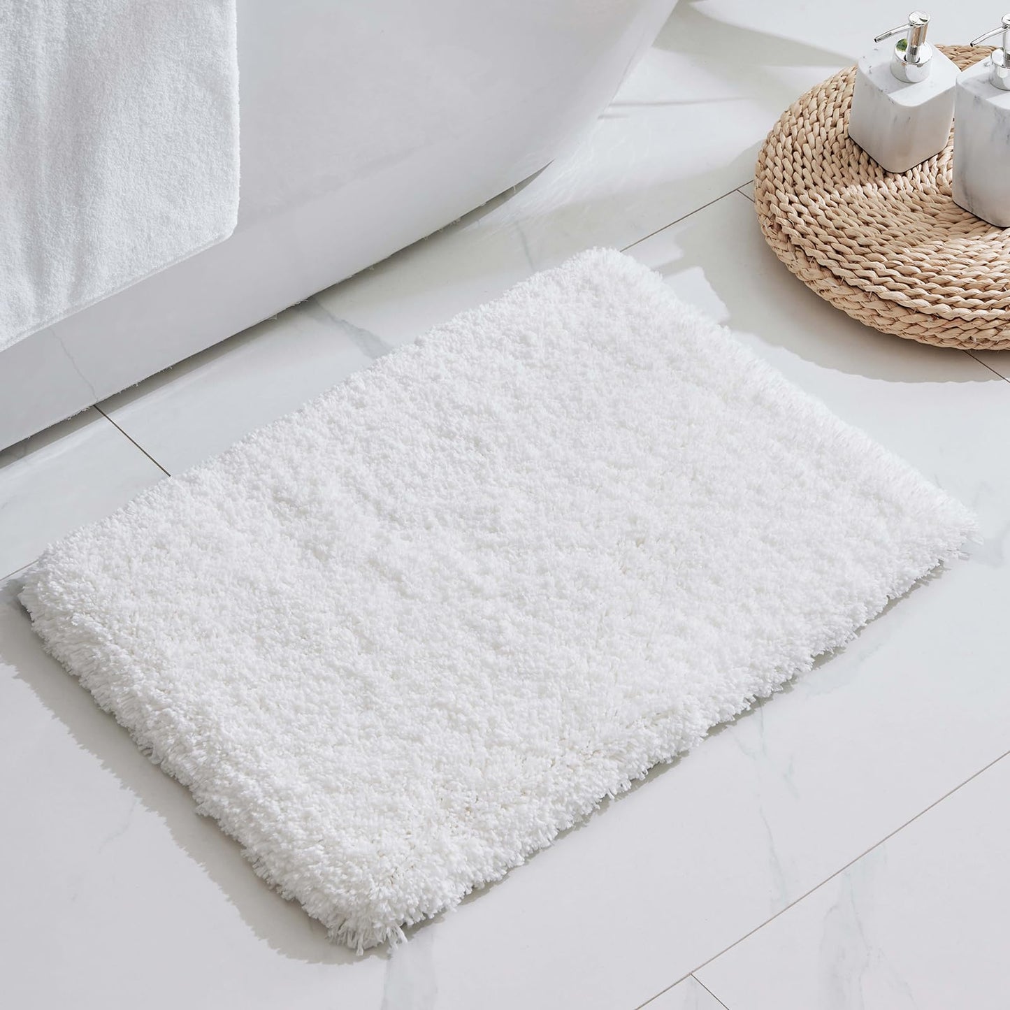 Disolla Small Bathroom Rugs 17x24 Non Slip White Fluffy Bath Mat for Bathroom Floor Machine Washable Plush Luxury Bath Rug for Tub Soft Shaggy Absorbent Shower Mat