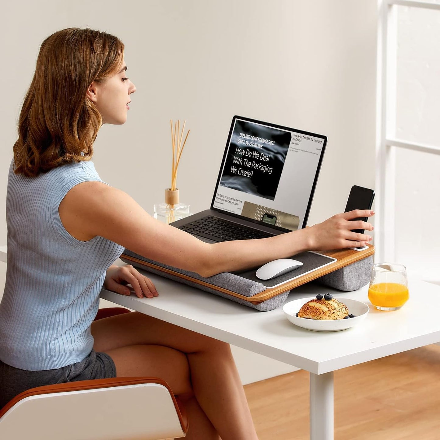 HUANUO Lap Desk - Fits up to 17 inches Laptop Desk, Built in Mouse Pad & Wrist Pad for Notebook, Laptop, Tablet, Lap Stand with Tablet, Pen & Phone Holder (Wood Grain)