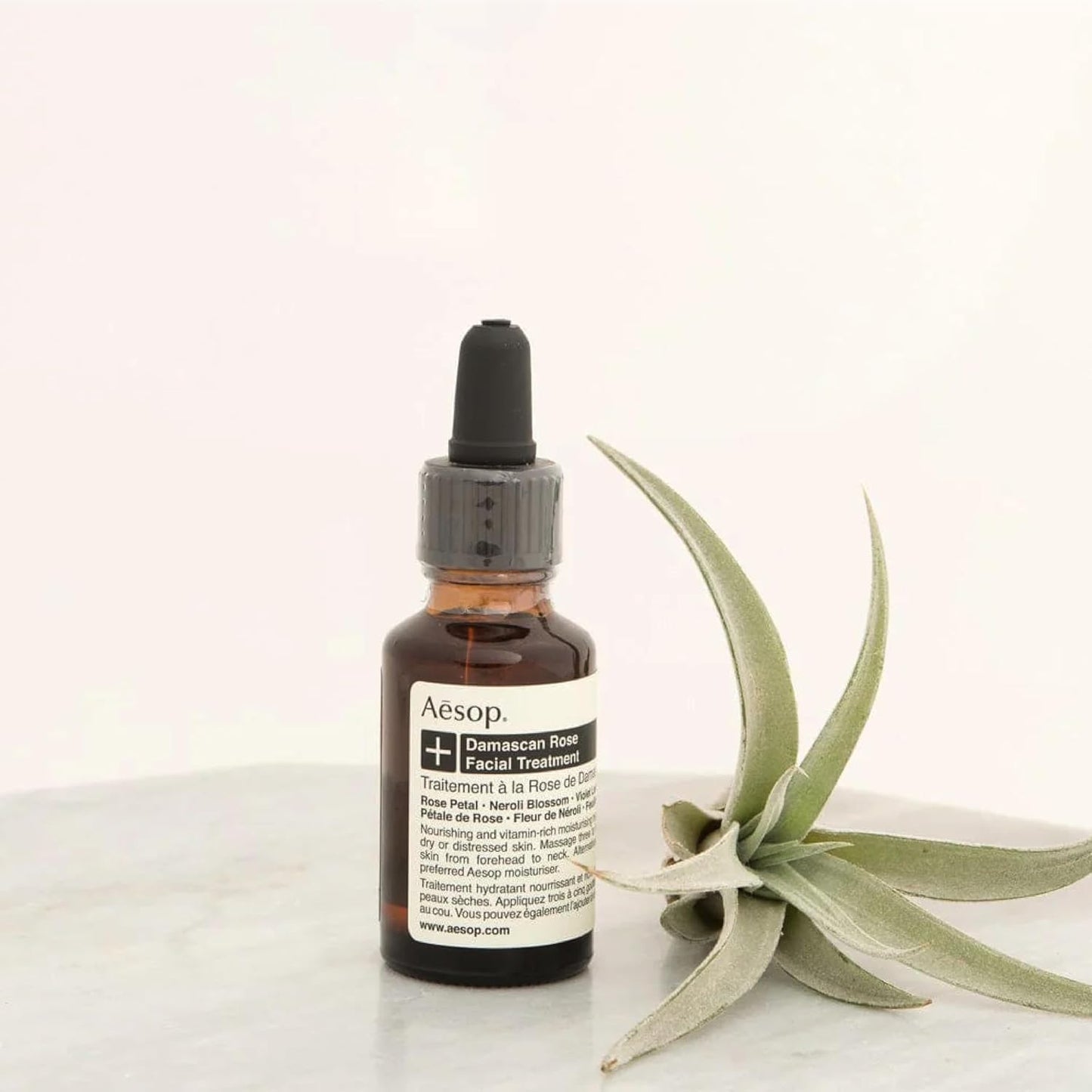 Aesop Damascan Rose Facial Treatment Oil | Hydrating Face Oil with Rose Petal, Neroli Blossom & Violet Leaf | Nourishing Vitamins & Fatty Acids for Dry, Distressed Skin | 0.8 fl oz