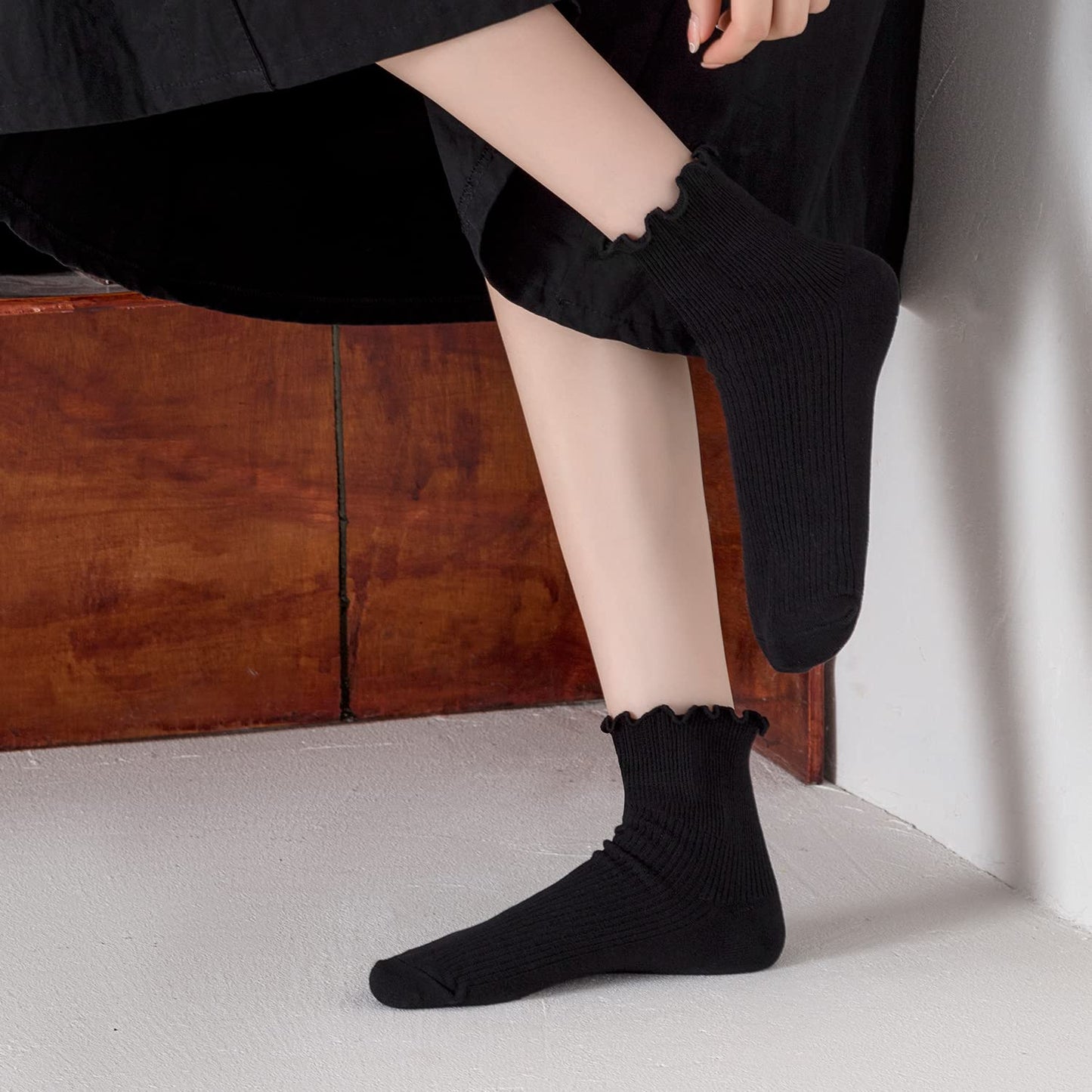 Mcool Mary Women's Ruffle Socks,Casual Cute Ankle Socks Breathable Knit Cotton Soft Frilly Crew Socks for Women 6 Pack ((3black+3white)-1)