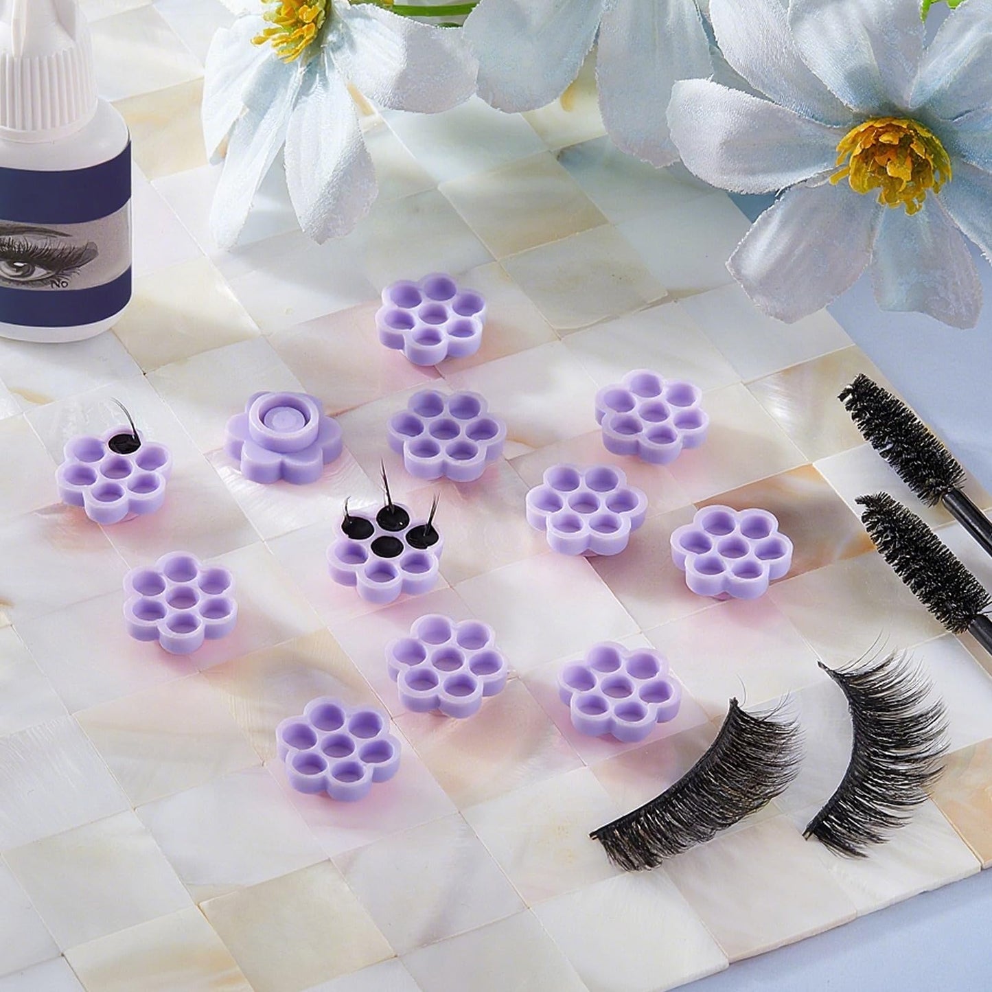 Maitys 200 Pcs Flower Glue Cup Lash Glue Holder Volume Eyelash Extension Flower Pallet Pad Easy Fan Eyelash Ring Cup Bulk for Wo