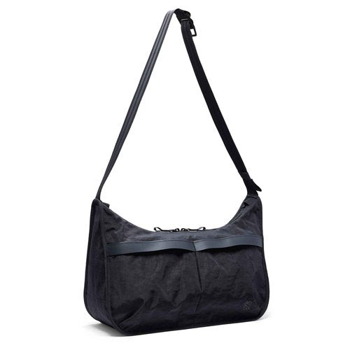 Chrome Industries Yoyogi Messenger, Crossbody Bag for Men and Women – Large Zippered Main Access, Metal Buckle, Laptop Pocket – Black
