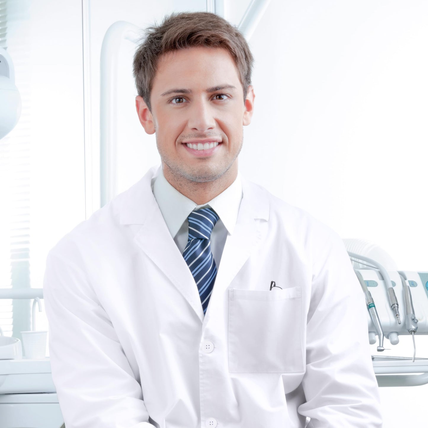NY Threads Professional Lab Coat for Men Long Sleeve Medical Coat 1 Pack, X-Large, White