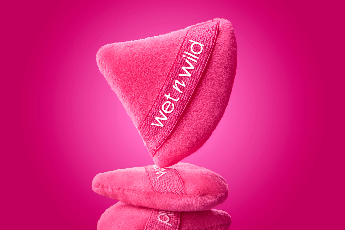 wet n wild Powder Puff, Ultra-Soft Velvet Triangle Puff for Loose & Pressed Powder, Precision Application Around Eyes & Nose, Re