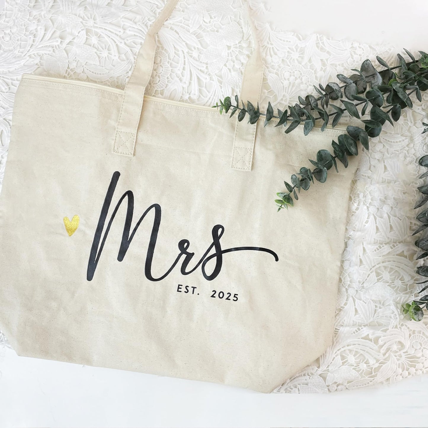 CARAKNOTS Mrs. Bag 2025 Future Mrs Bride Gifts for Wedding Engagement Bachelorette Party Honeymoon Bridal Shower Gifts for Bride to Be Tote Canvas Cotton Beach Shoulder Bag with Zipper and Pocket