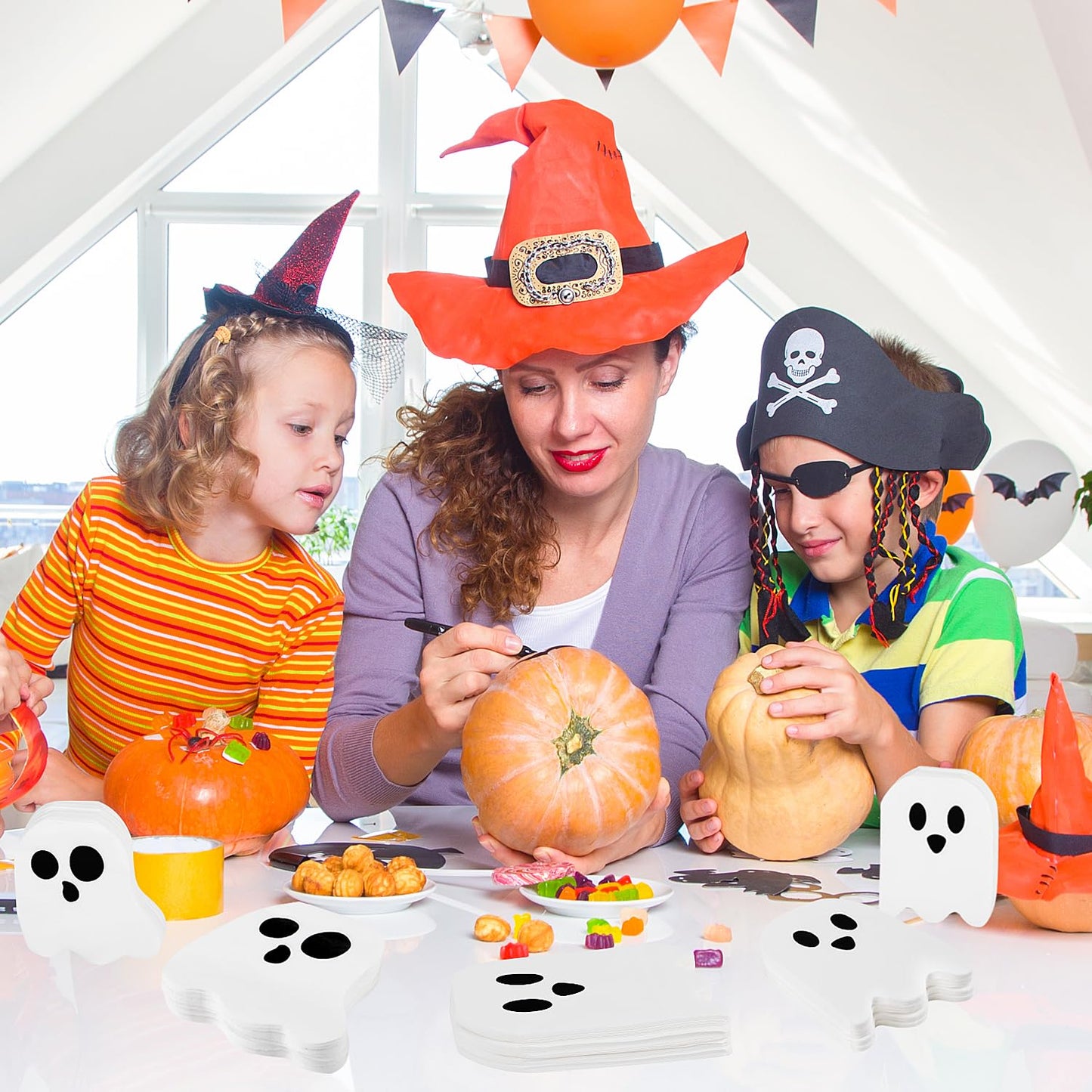 KIMOBER 100PCS Halloween Napkins 2-Ply White Ghost Folded Paper Napkins Disposable Halloween Cocktail Napkins for Party Favor Supplies