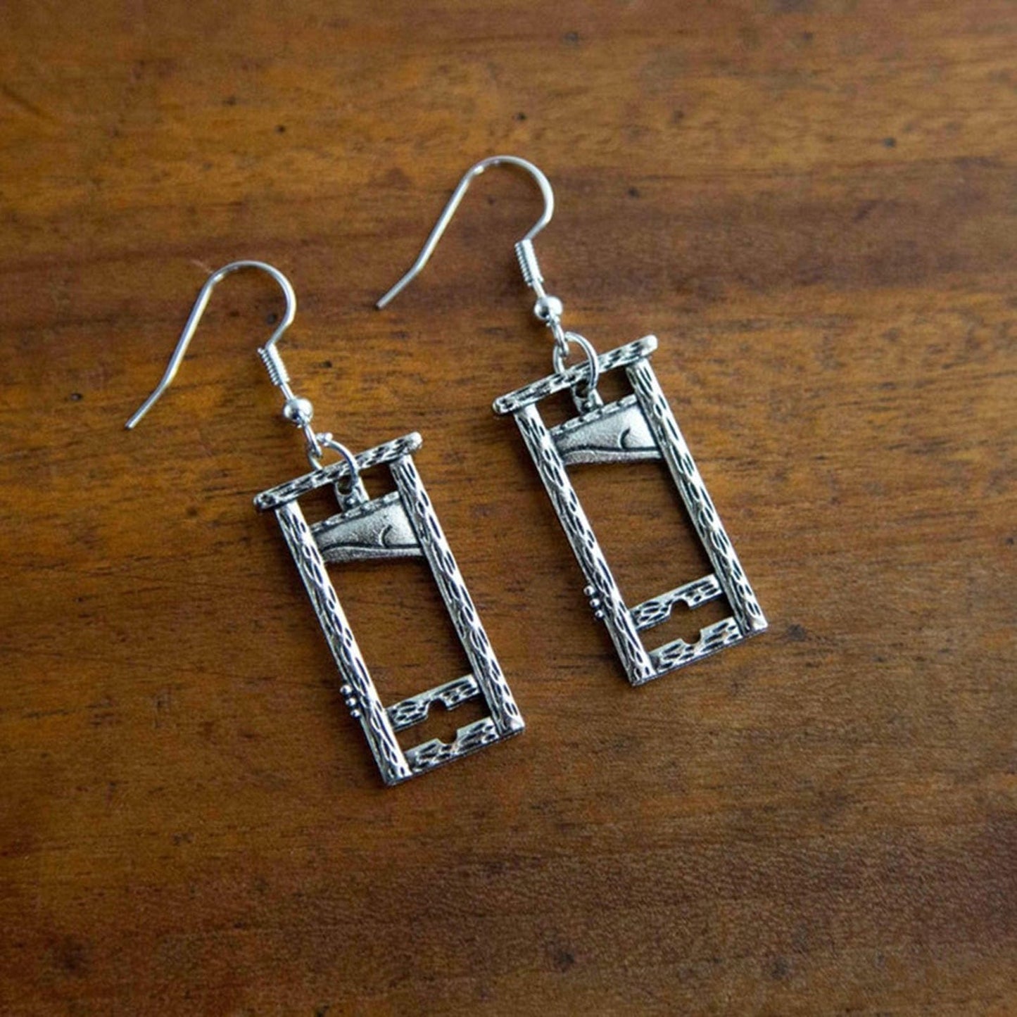 Gothic Silver Guillotine Earrings for Women Guillotine Dangle Earrings Hip Hop Rock Cosplay Party Cool Earrings Jewelry(Silver)