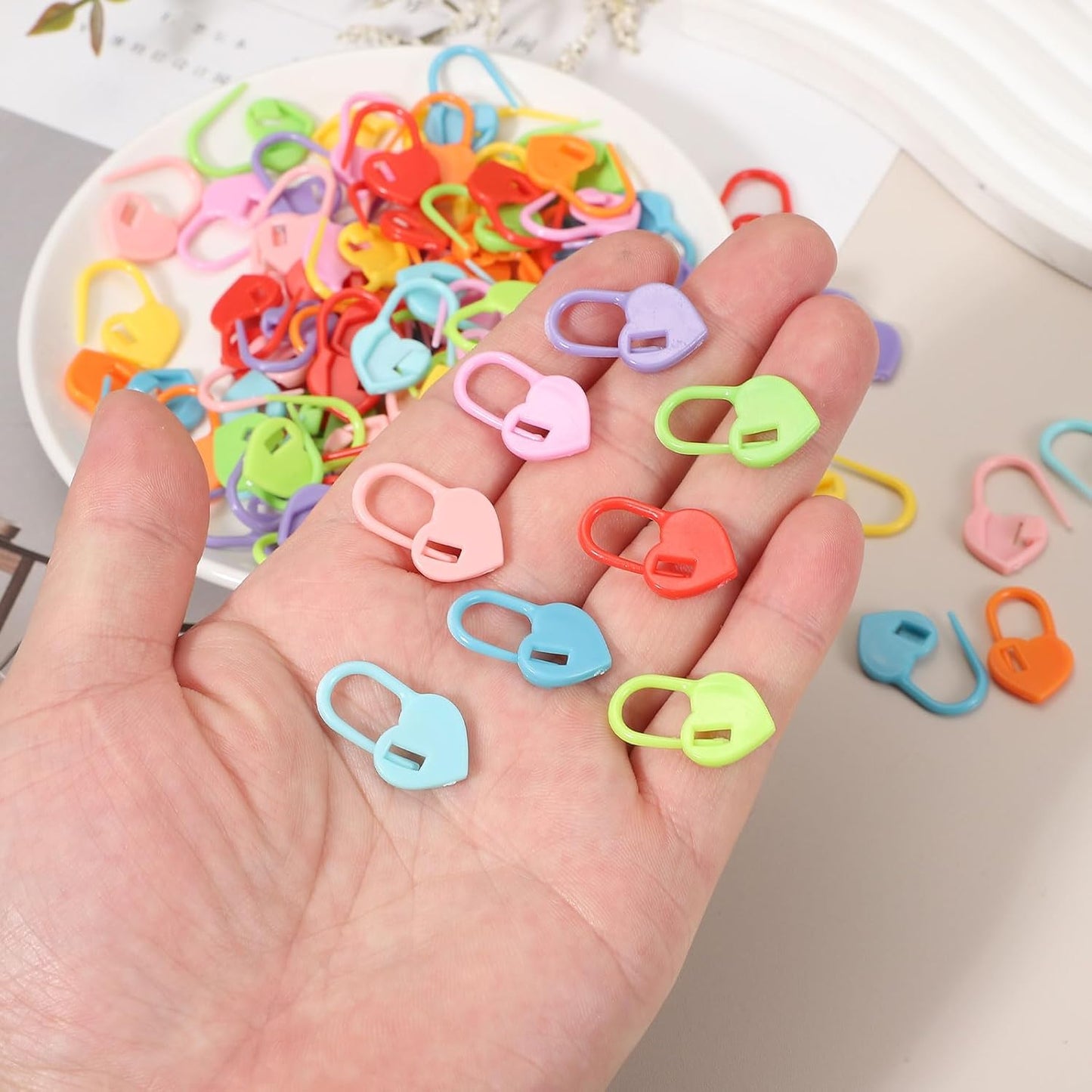uxcell 200pcs Stitch Markers for Crocheting, Heart Shaped Crochet Marker Needle Clip Counter for Knitting Clothing Tag DIY Craft,Blue