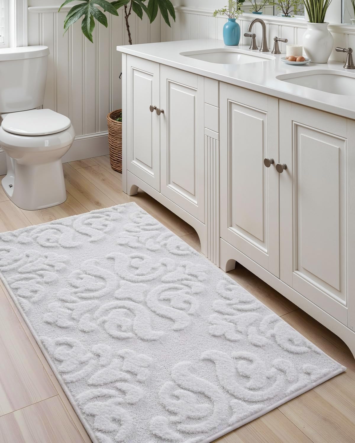 DEXI Bathroom Rug 17x30, Non Slip Washable Bath Mat for Shower Floor, Absorbent Soft Bathmat with Rubber Backing, Plush Fluffy Microfiber Floral Retro Carpet, White