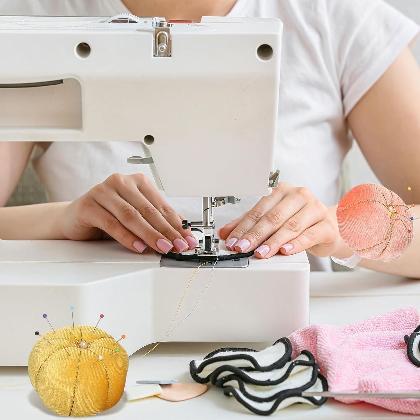 HARFINGTON Wrist Pin Cushion Wristband Sewing Pincushion Polyester Pin Holder Wearable Pumpkin Shaped Needles Wristband with 100 Head Needles for Sewing Quilting DIY Crafts, Pink