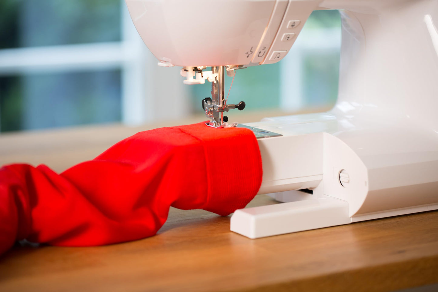 Elna eXperience 550 Stylish Computerized Sewing Machine with 50 Stitches, Smart Function Buttons, Built-in Needle Threader, Quick Stitch Selections, Extension Table Included and Swiss Design