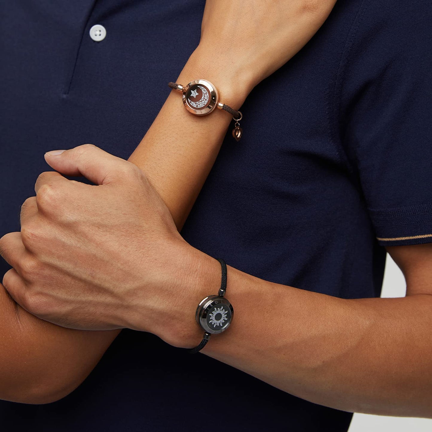 TOTWOO Couples Bracelets - Light Up & Vibration, Stainless Steel, M-Gold, One Size, Perfect for Long Distance Relationship Gifts