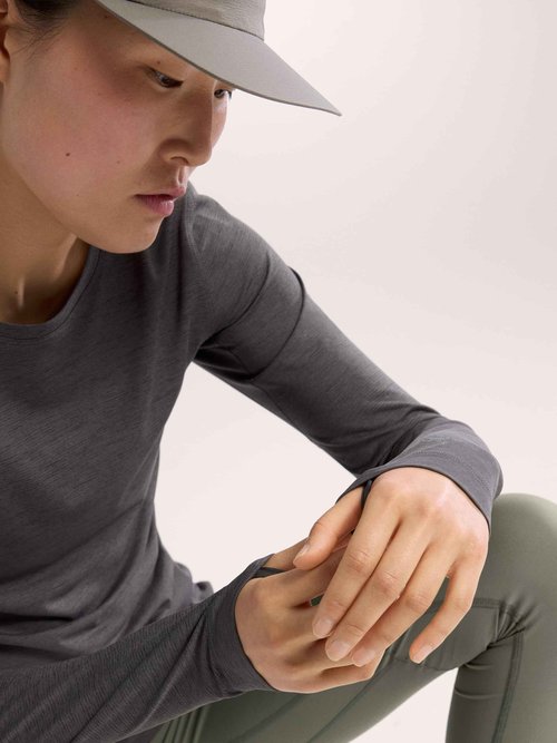 Arc'teryx Taema Crew Neck Long Sleeve Shirts for Women | Quick Dry Long Sleeve Workout Shirts - Hiking Running Fitness Tops | Black Heather, Medium