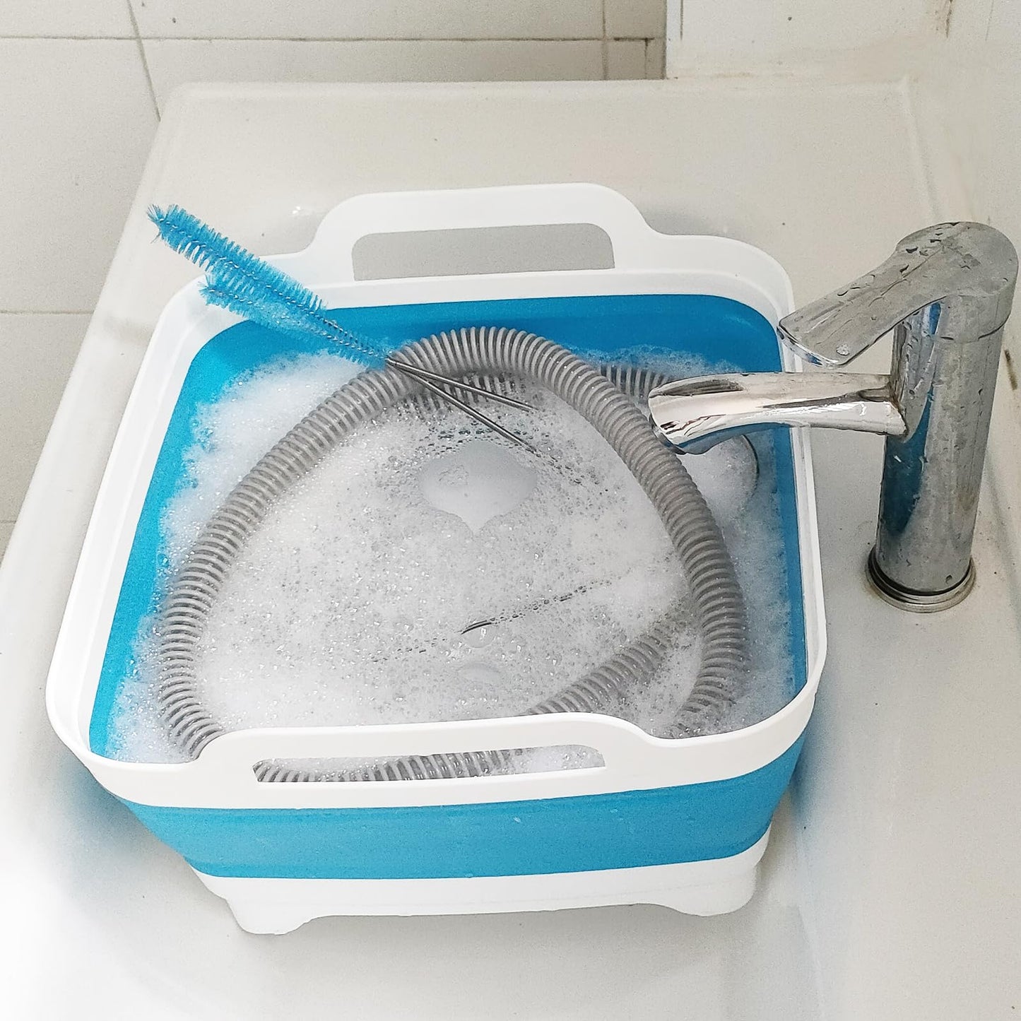 CPAP Hose Cleaning Brush Kit with Collapsible Basin – Dual-Ended 7ft Tube Brush & Small Cleaner, Anti-Slip Wash Tub with Drain Plug & Handles, Fits 15mm & 22mm Tube Cleaning