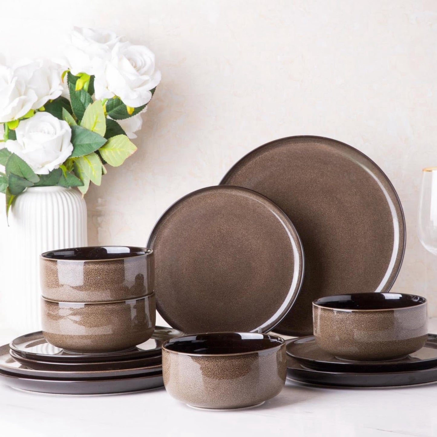 LeRATIO Ceramic Dinnerware Set of 4, Poreclain Plates, Bowls, Handmade Reactive Glaze Dishes, Chip Resistant, Oven & Dishwasher Safe, Service for 4-Chestnut