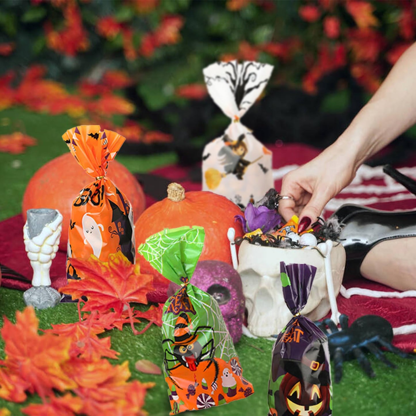Jocomoni 160PCS Halloween Cellophane Treat Bags, Plastic Goodie Candy Bag Goody Snack Sweet Bags with Twist Ties for Halloween Party Favor Supply（4 Style）