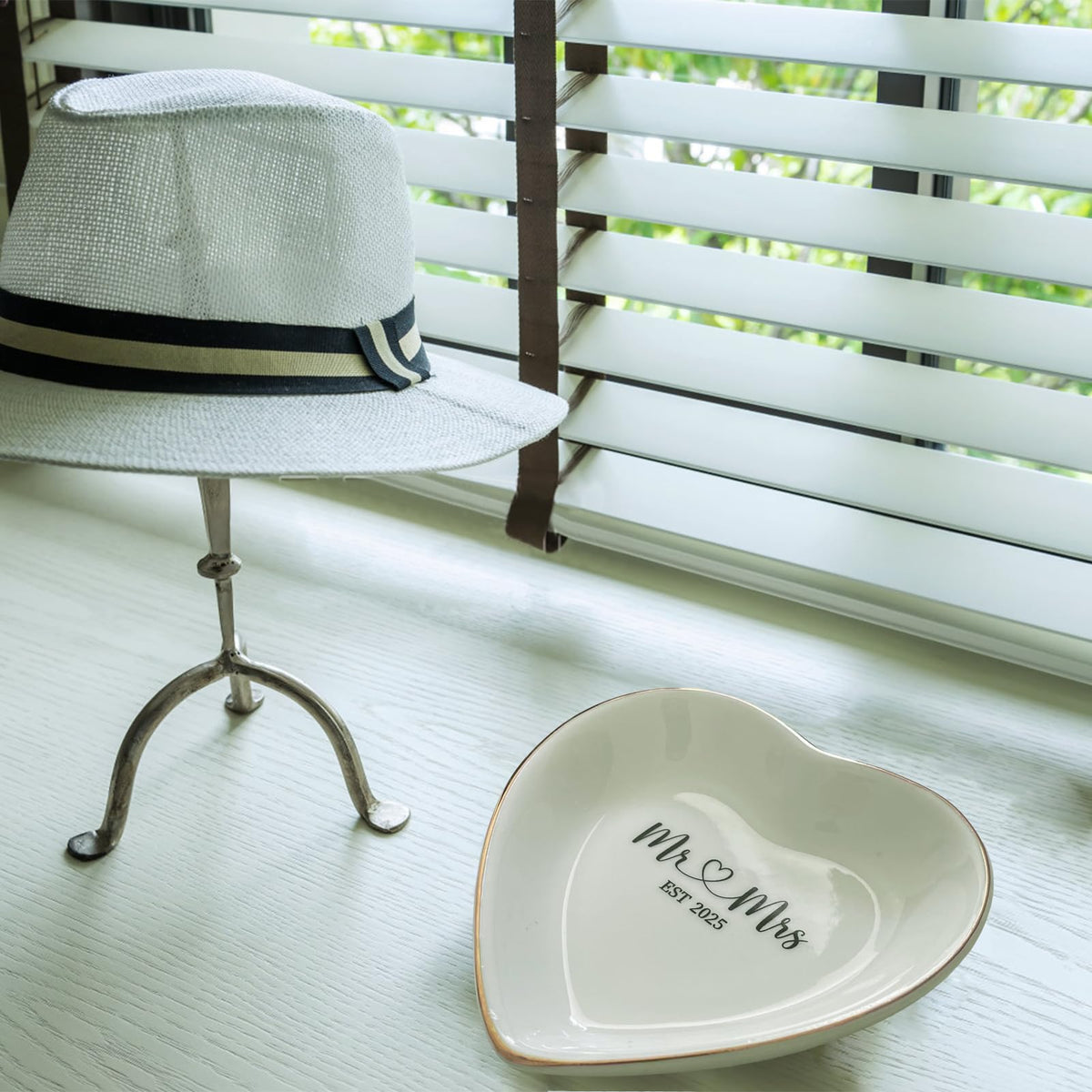 Ceramic Ring Dish for Wedding Anniversary - Mr & Mrs EST 2025 Jewelry Tray, Elegant Keepsake Gift for Couples, Ceramic Valet Tray for Jewelry Storage