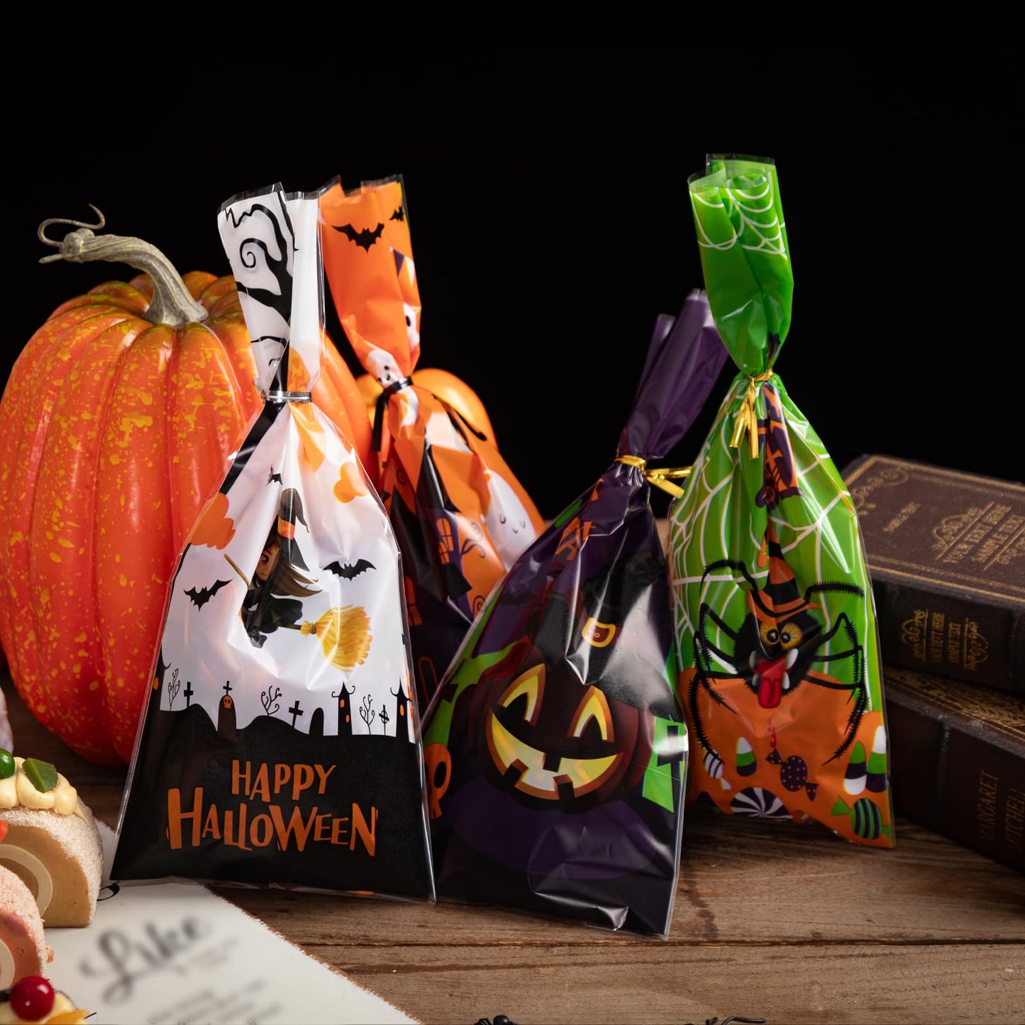 Jocomoni 160PCS Halloween Cellophane Treat Bags, Plastic Goodie Candy Bag Goody Snack Sweet Bags with Twist Ties for Halloween Party Favor Supply（4 Style）