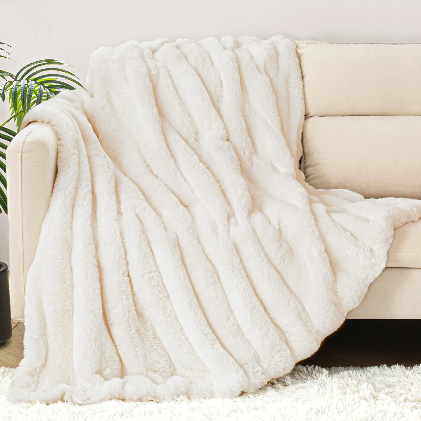 Touchat Luxury Faux Rabbit Fur Throw Blanket for Couch,Super Heavy Warm Cozy Blanket for Sofa Bedroom Living Room,Ultra Soft Fluffy Reversible Plush Blanket for Home Decor Gifts,Cream White