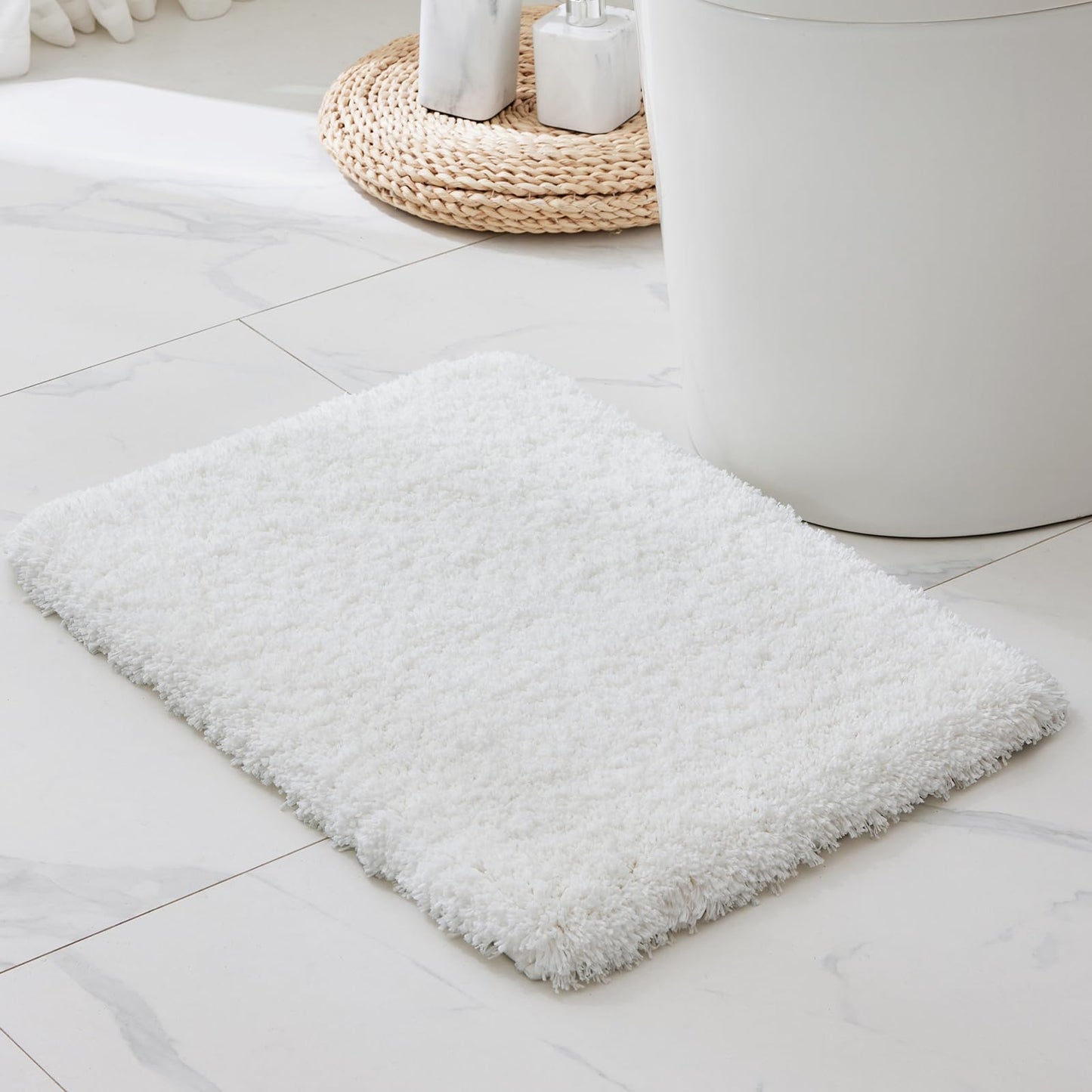 Disolla Small Bathroom Rugs 17x24 Non Slip White Fluffy Bath Mat for Bathroom Floor Machine Washable Plush Luxury Bath Rug for Tub Soft Shaggy Absorbent Shower Mat