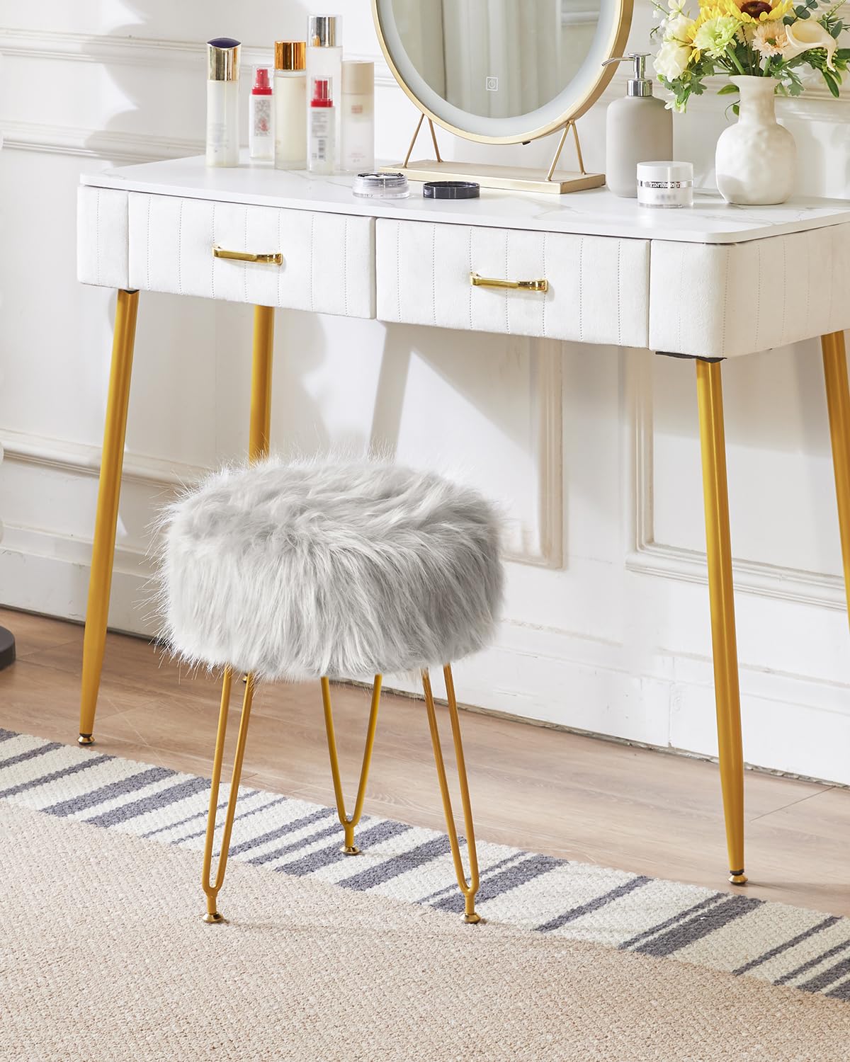 IBUYKE Faux Fur Vanity Stool Chair, Furry Makeup Stool Ottoman, Soft Padded Seat, Round Footrest Footstools with 4 Metal Legs, for Living Room Bedroom Entryway, Gray LG-32G