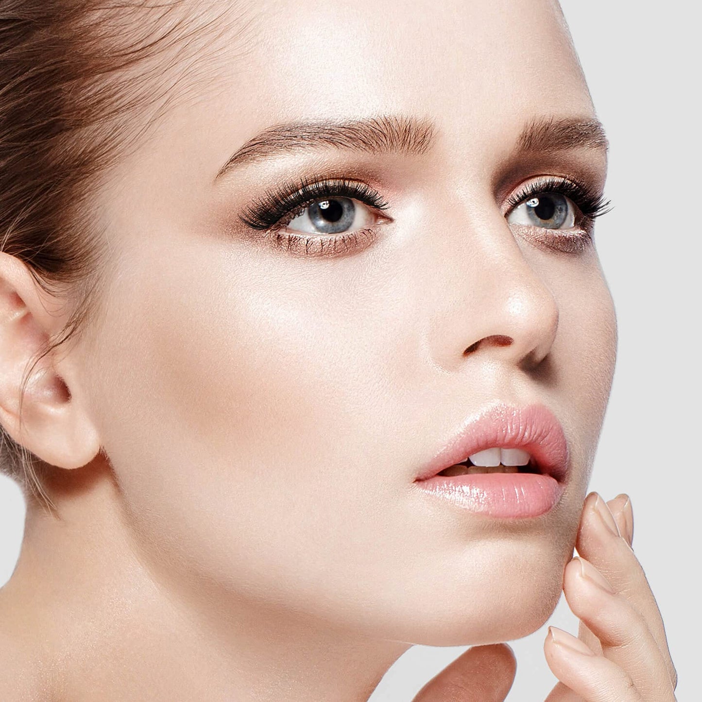 KISS Looks So Natural, False Eyelashes, 'Shy', 14mm, Includes 1 Pair Of Lash, Easy to Apply, Reusable Lash Clusters