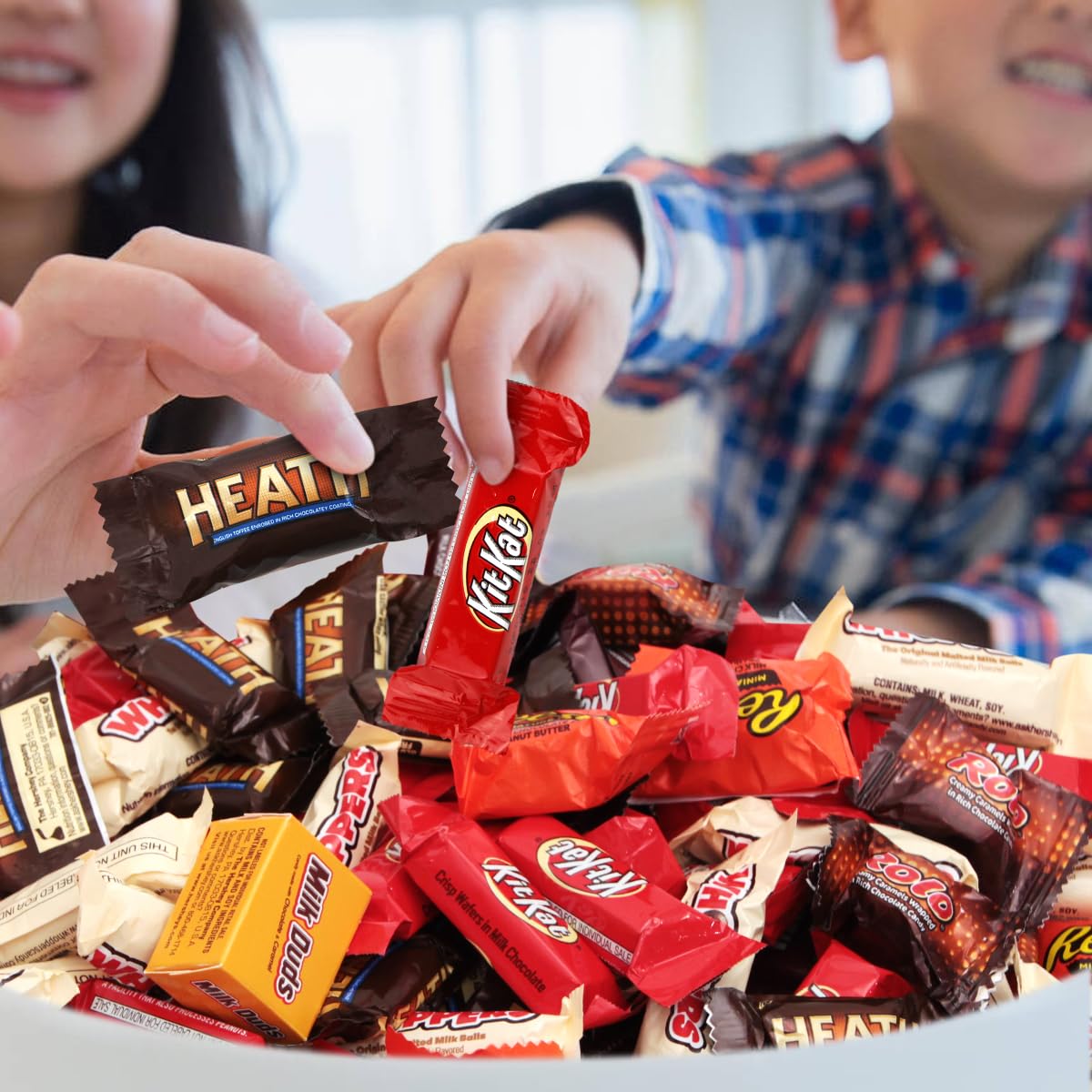 Chocolate Candy Variety Pack, 5lb Pack of Bulk Chocolate Candy Individually Wrapped, Great Chocolate Mix for Holiday Celebrations, Perfect Assorted Chocolate Candy Variety Pack for Parties and Gifts