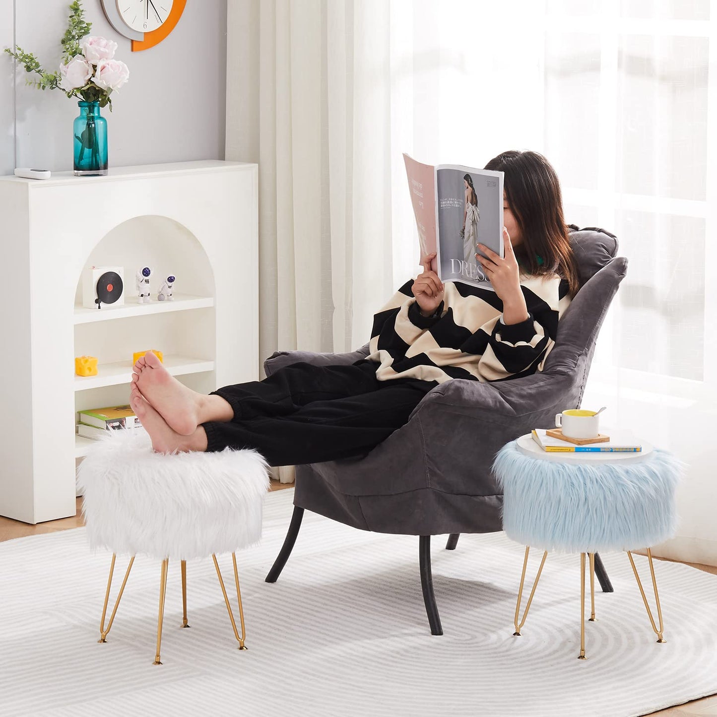 Mxfurhawa Faux Fur Storage Ottoman Round Furry Vanity Stool Marble Grain Tray Coffee Table Compact Footrest with 4 Metal Legs Soft Makeup Seat Foot Stool for Living Room Bedroom Entryway White