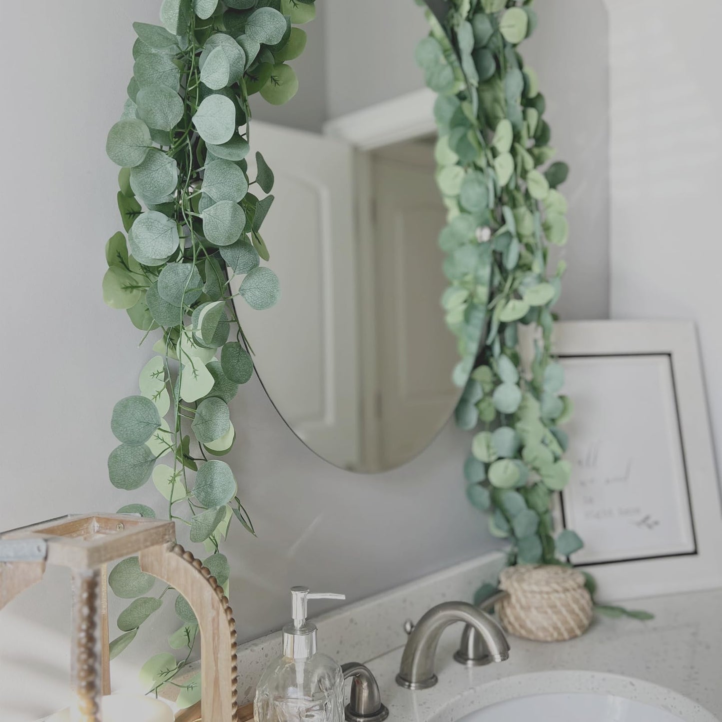 CQURE 28Pcs Eucalyptus Garland,Artificial Eucalyptus Leaves Table Greenery Garland Wreath Vines for Wedding Party Table Bedroom Wall Room Decor