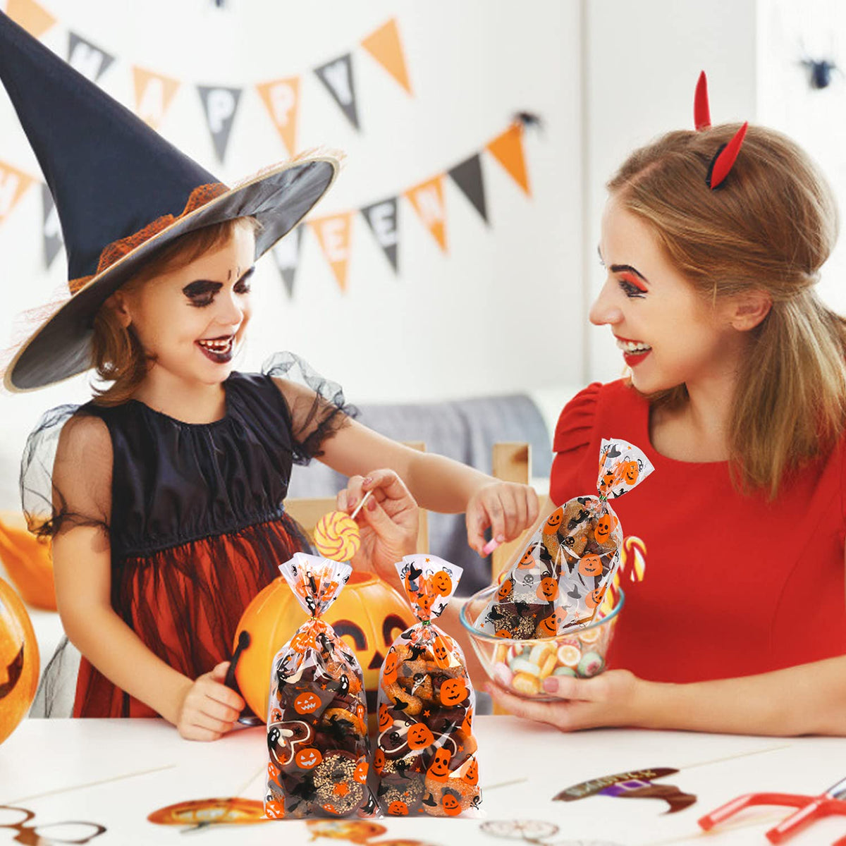 STEFORD Halloween Cellophane Bags,180 PCS Halloween Clear Cellophane Candy Gift Treat Bags for Party Favors Supplies