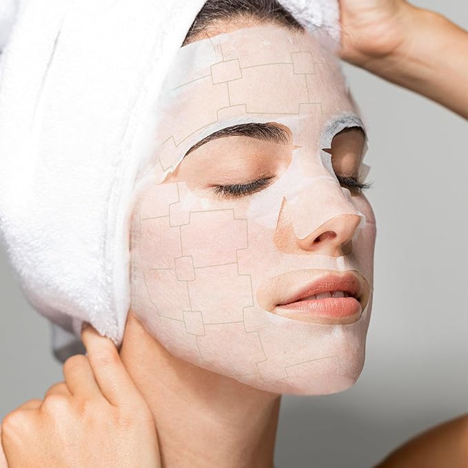 MEGELIN led Light Therapy Machine and 2 * Essence Mask at Home