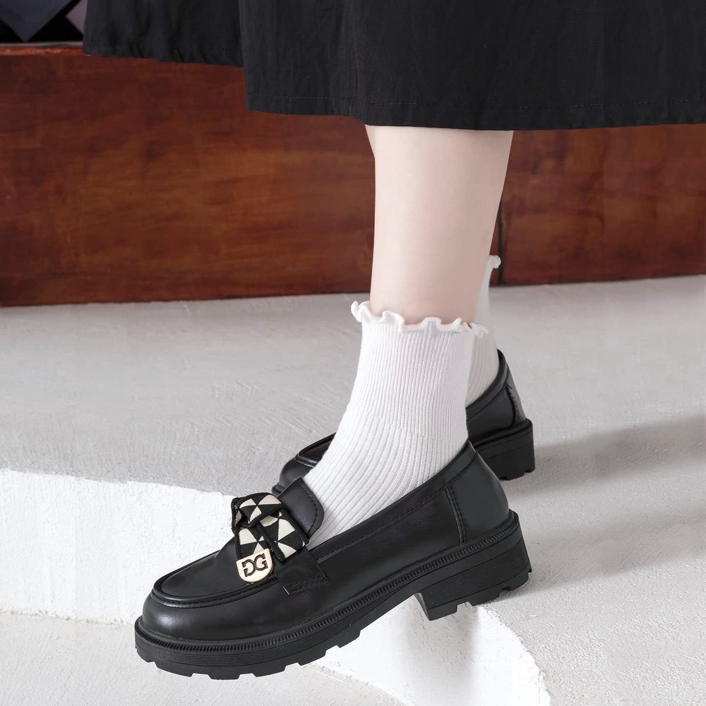 Mcool Mary Women's Ruffle Socks,Casual Cute Ankle Socks Breathable Knit Cotton Soft Frilly Crew Socks for Women 6 Pack ((3black+3white)-1)