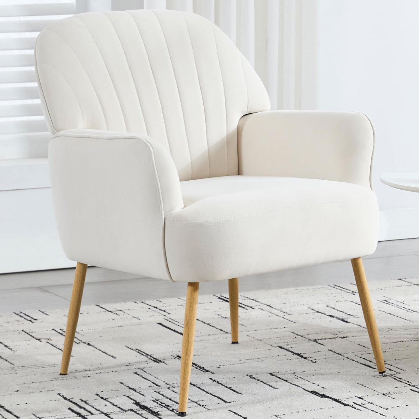 E-Motie Velvet Accent Chair, Modern Upholstered Living Room Chairs, Luxury Single Sofa Armchair with Metal Legs, Comfy Barrel Chairs for Living Room, Bedroom, Waiting Room, Office and Cafe, Beige