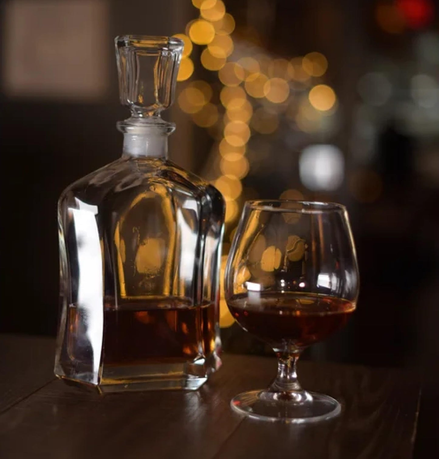 Bormioli Rocco Capitol Glass Decanter, Airtight Geometric Stopper, 23.75 oz Whiskey Decanter for Wine, Bourbon, Brandy, Liquor, Juice, Made in Italy.