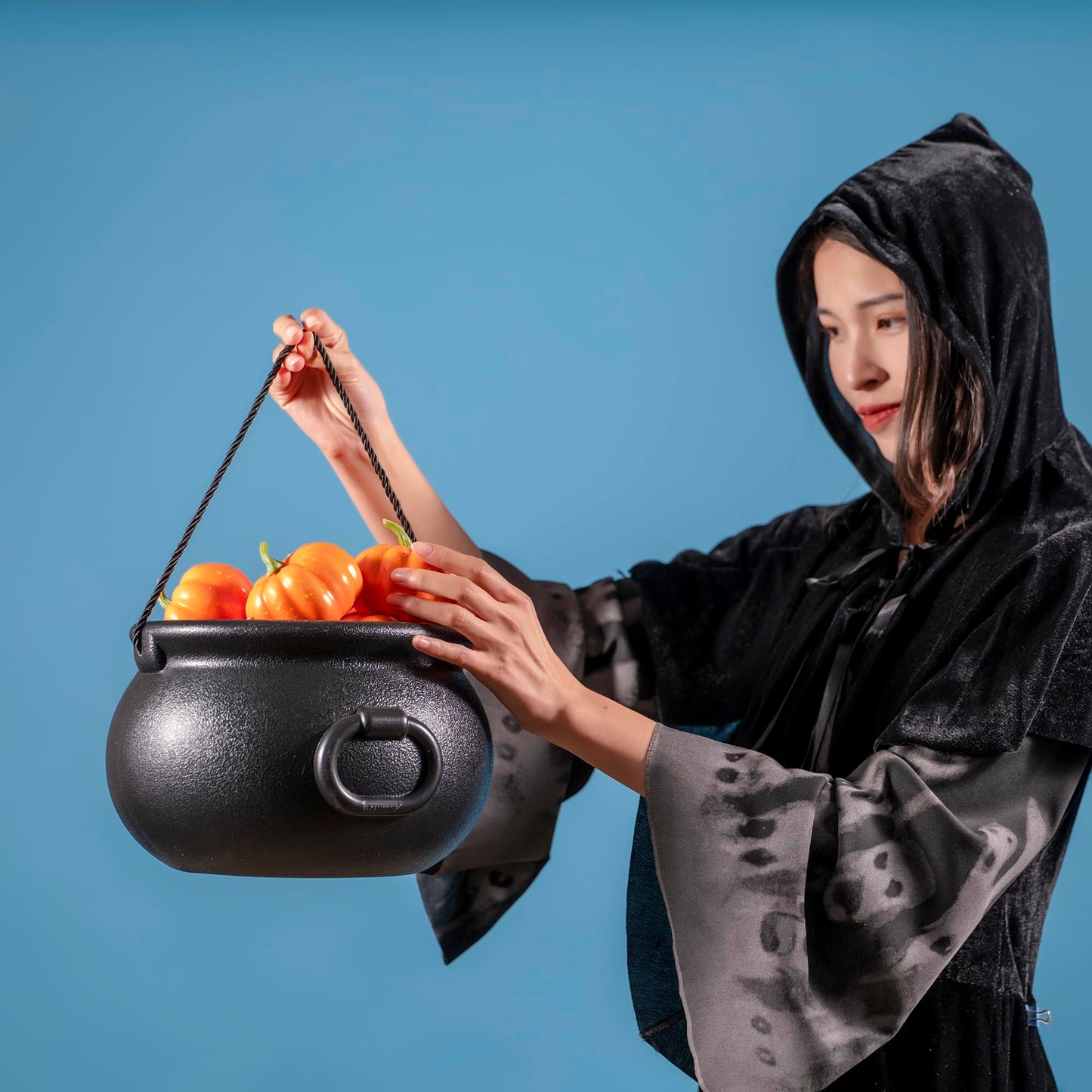 GLOCAMPING 5 in 1(11",7.4”, 5.5”, 3.7”, 2.8”) Package Large Black Plastic Witch Cauldron Kettle, Candy Holder, Party Favor Decoration for St. Patrick’s Day & Halloween