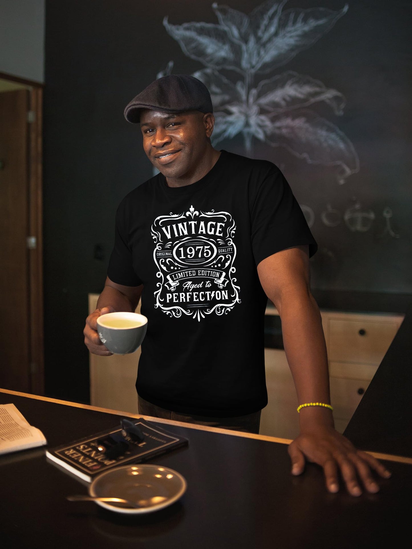 50th Birthday Vintage Shirt for Men：Vintage 1975 Shirt Aged to Perfection Graphic Tee 50th Birthday Gift Black