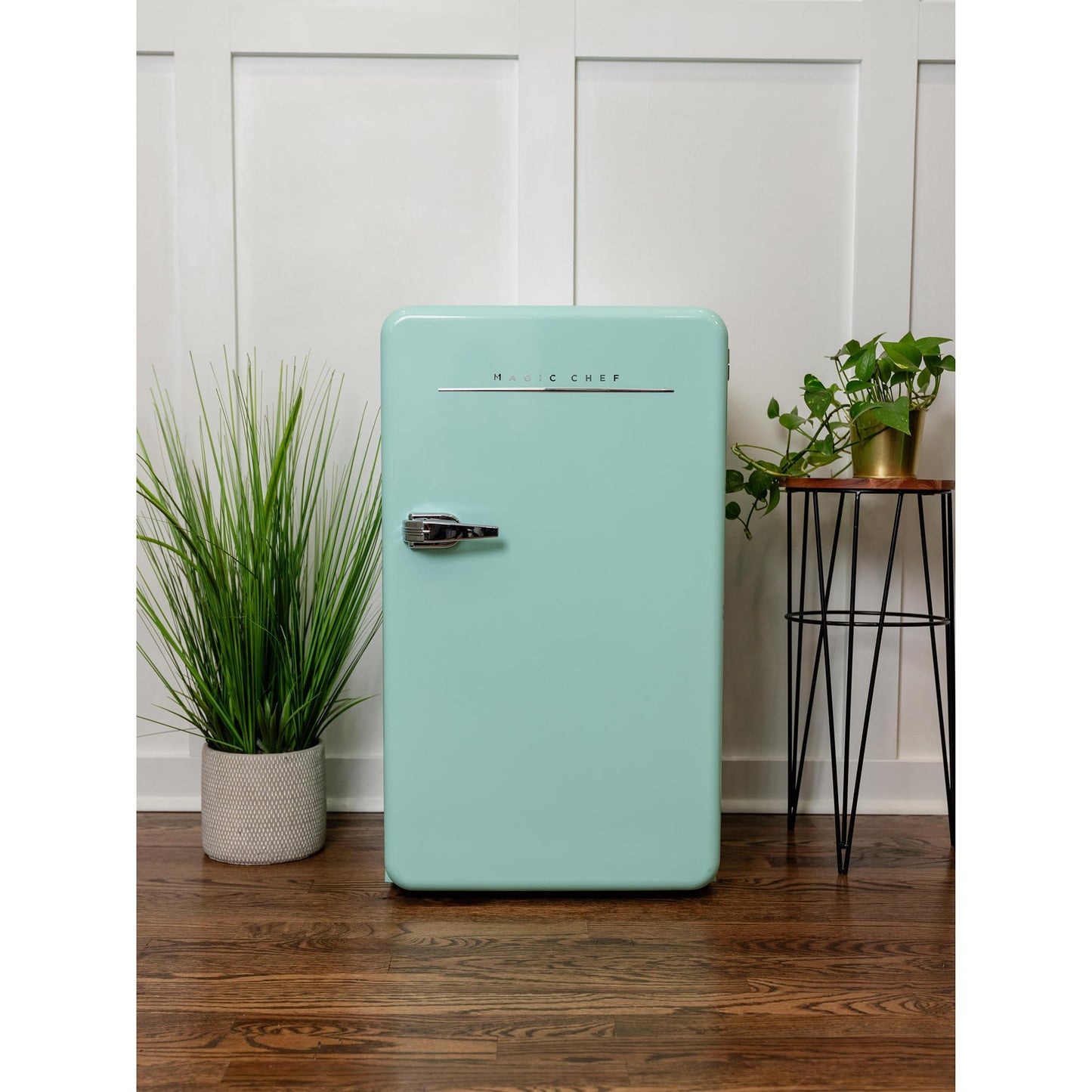 Magic Chef 17.5 in. 3.2 cu.ft. Retro Mini Refrigerator in Mint Green, without Freezer
