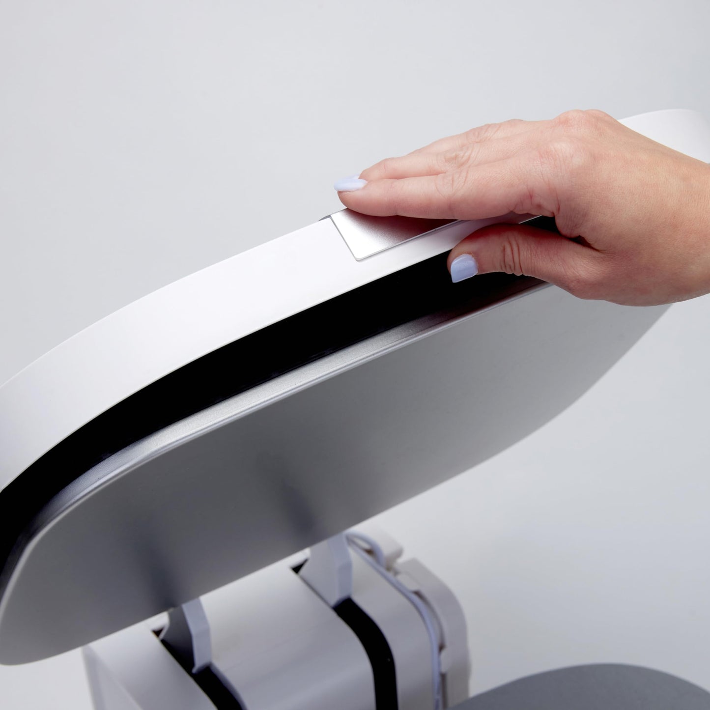 SINGER Momento Smart Heat Press Machine | 15x12 Large Press Surface | Tap-to-Lower & Auto Lift Feature | Consistent Even Heating | External Controls & Docking Station