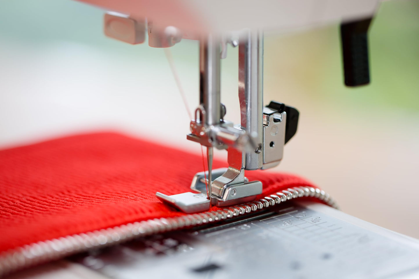 Elna eXperience 550 Stylish Computerized Sewing Machine with 50 Stitches, Smart Function Buttons, Built-in Needle Threader, Quick Stitch Selections, Extension Table Included and Swiss Design