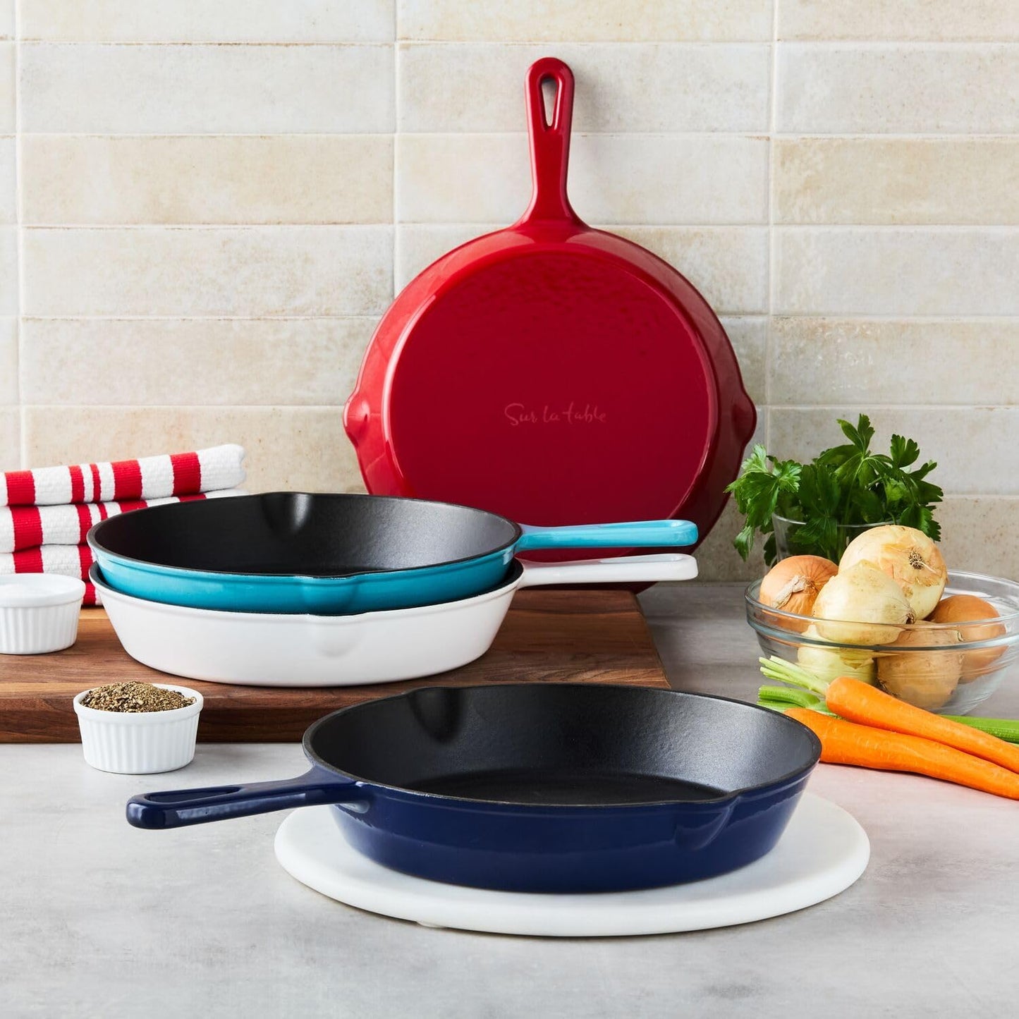 Sur La Table Enameled Cast Iron Skillet – 10" Frying Pan for Searing, Sautéing & Baking, Oven to 500°F, Induction Compatible, Durable Nonstick Interior, Even Heat Distribution, White