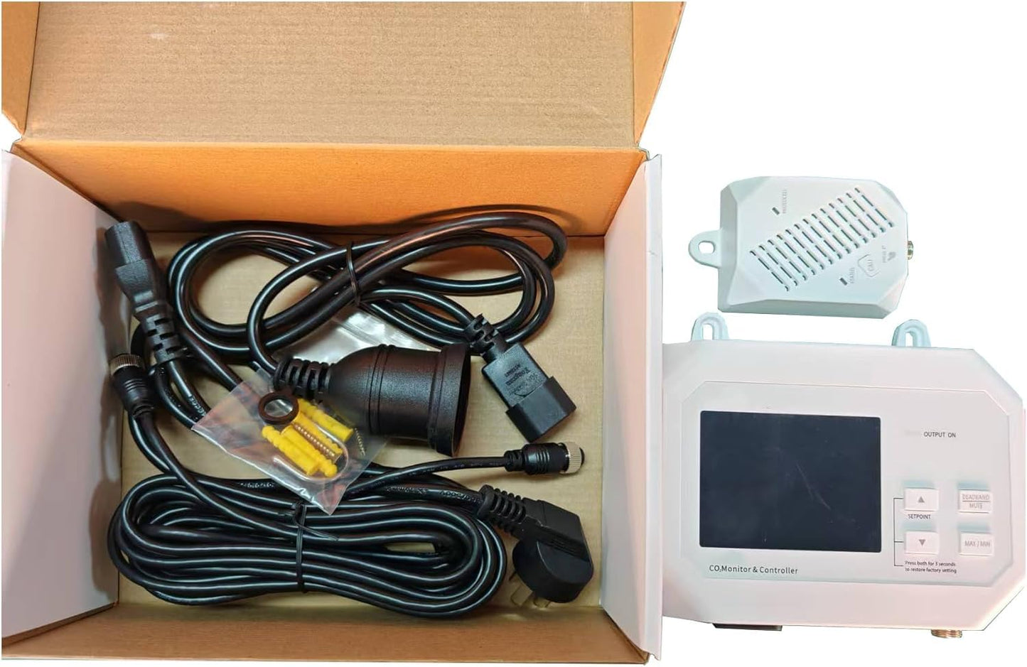 YFYIQI Digital CO2 Controller Wall Mount CO2 Monitor with CO2 Measurement Range 0-9999ppm CO2 Repeatability 10ppm CO2 Display Resolution 1ppm Two Mode Charactor Mode Plant Mode