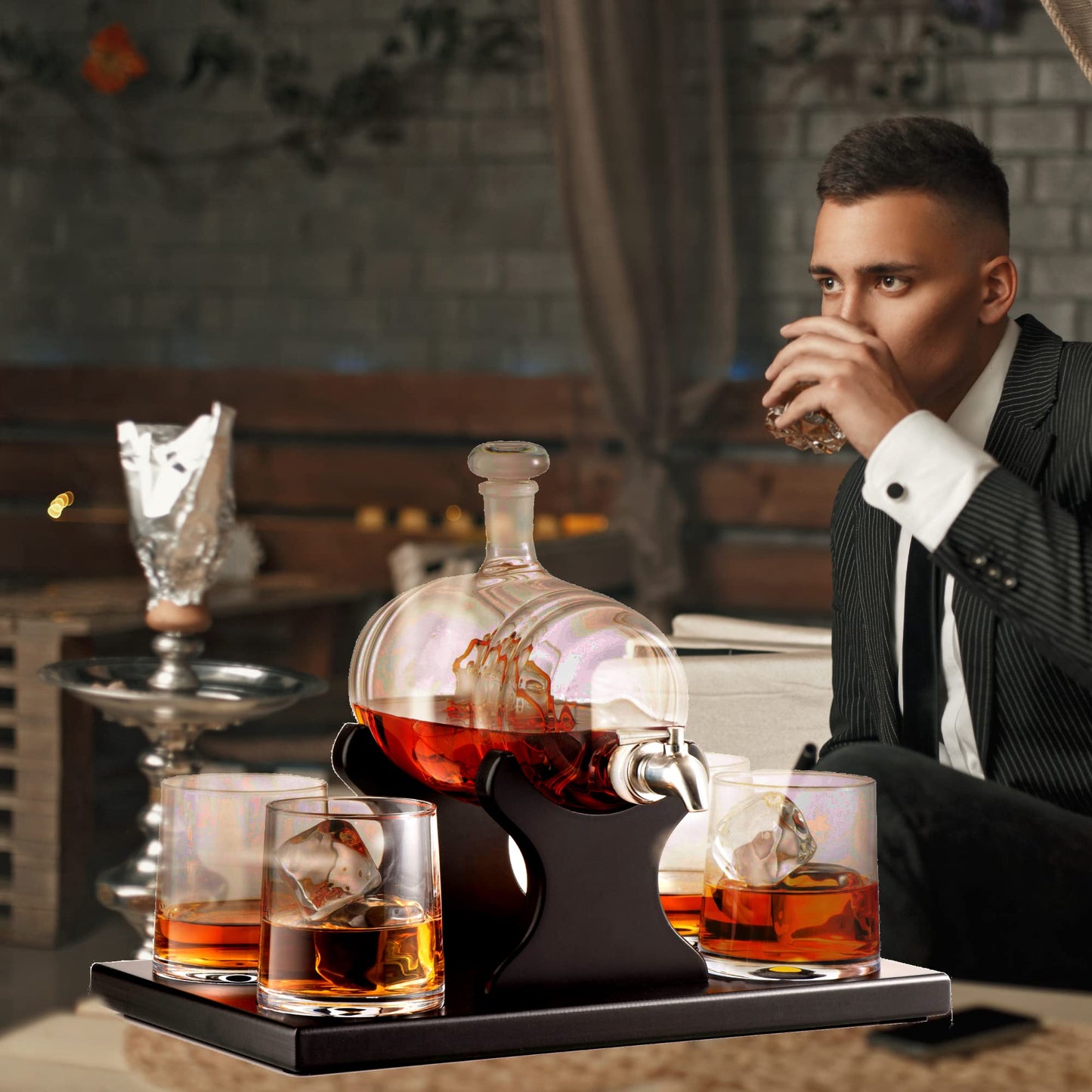 Bezrat Whiskey Decanter Barrel Set - 1000ml Liquor Dispenser - 4 Glasses - Ship in a Bottle Bar Gifts