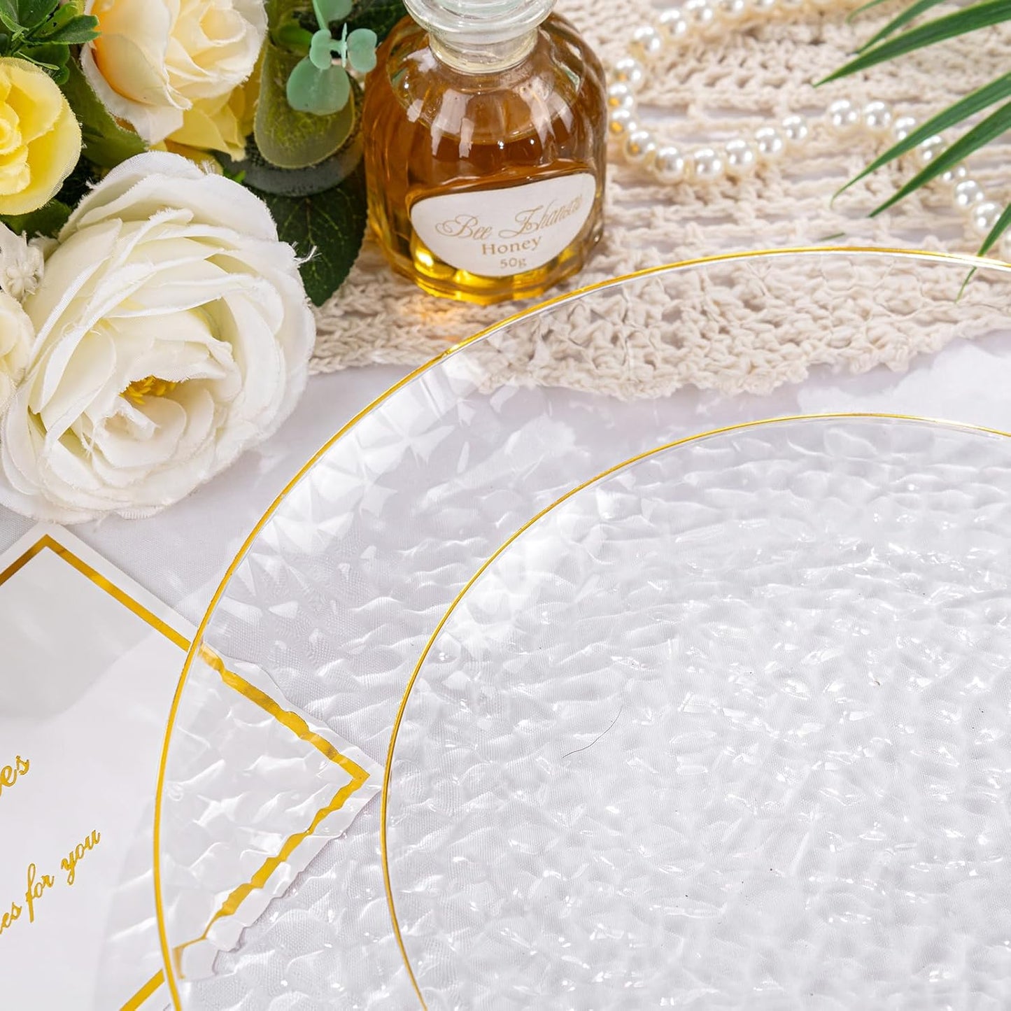 Rubtlamp 100Pcs Clear Gold Plastic Plates, Disposable Plates With Gold Rim, Heavy-duty Party Platos, Hammered Plastic Plates Include 50 Clear Dessert Platos, 50 Dinner Platos for Party