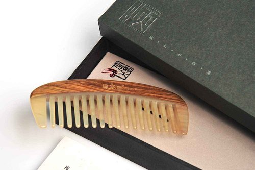 TAN MUJIANG Wooden Sheep or Cow Horn Comb Smooth Luxury Set, Anti-Static YTB 5-11 with Case