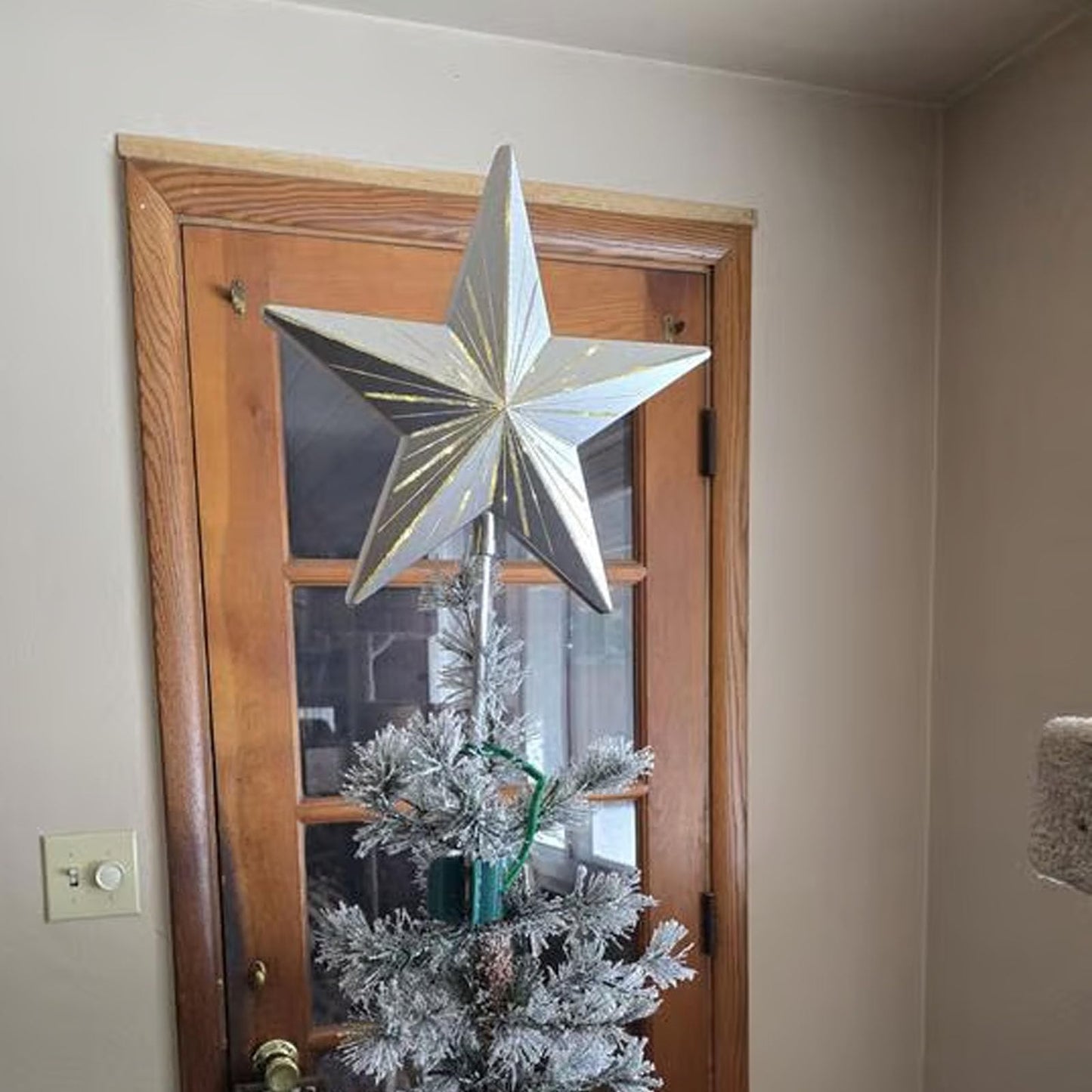 Starry Night Gingerbread Tree Topper– 5 Point Resin Tree Top Star, Whimsical Holiday Magic Christmas Tree Decorations, Elegant and Dazzling Star for Holiday Home Décor (Silver)